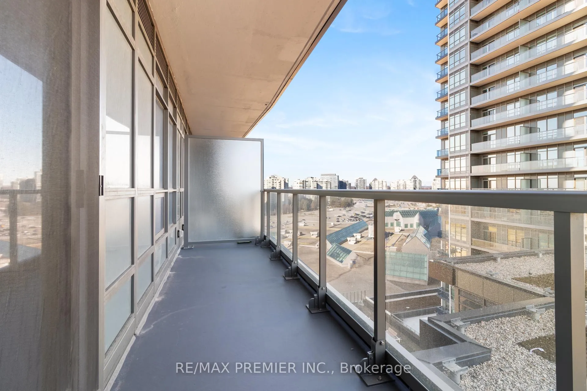 Photo 27 of Unit 909, 30 Upper Mall Way, Vaughan, Brownridge — HOMEH