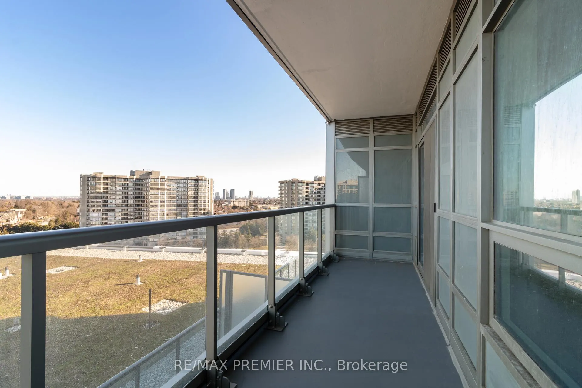 Photo 28 of Unit 909, 30 Upper Mall Way, Vaughan, Brownridge — HOMEH