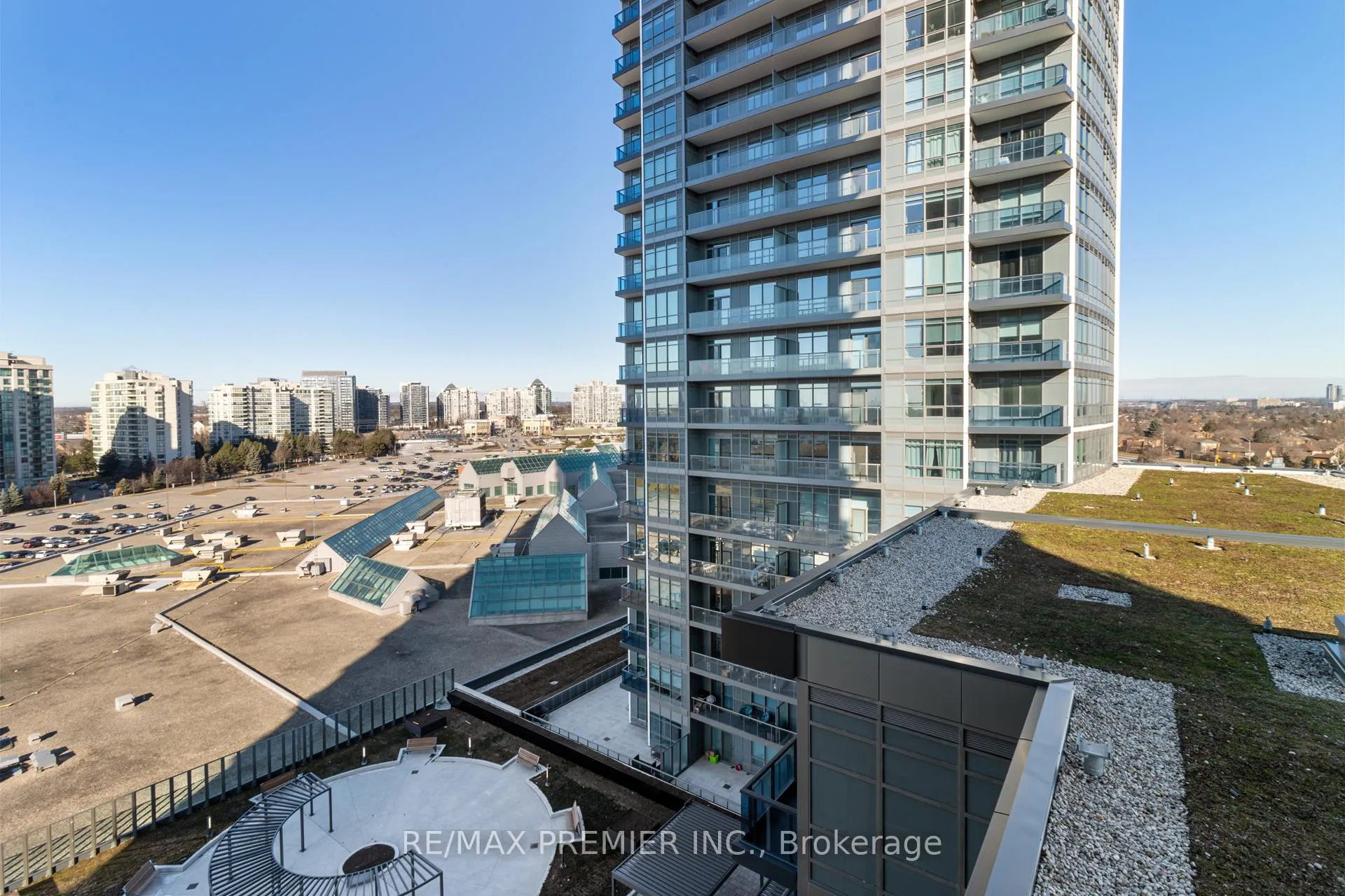 Photo 29 of Unit 909, 30 Upper Mall Way, Vaughan, Brownridge — HOMEH