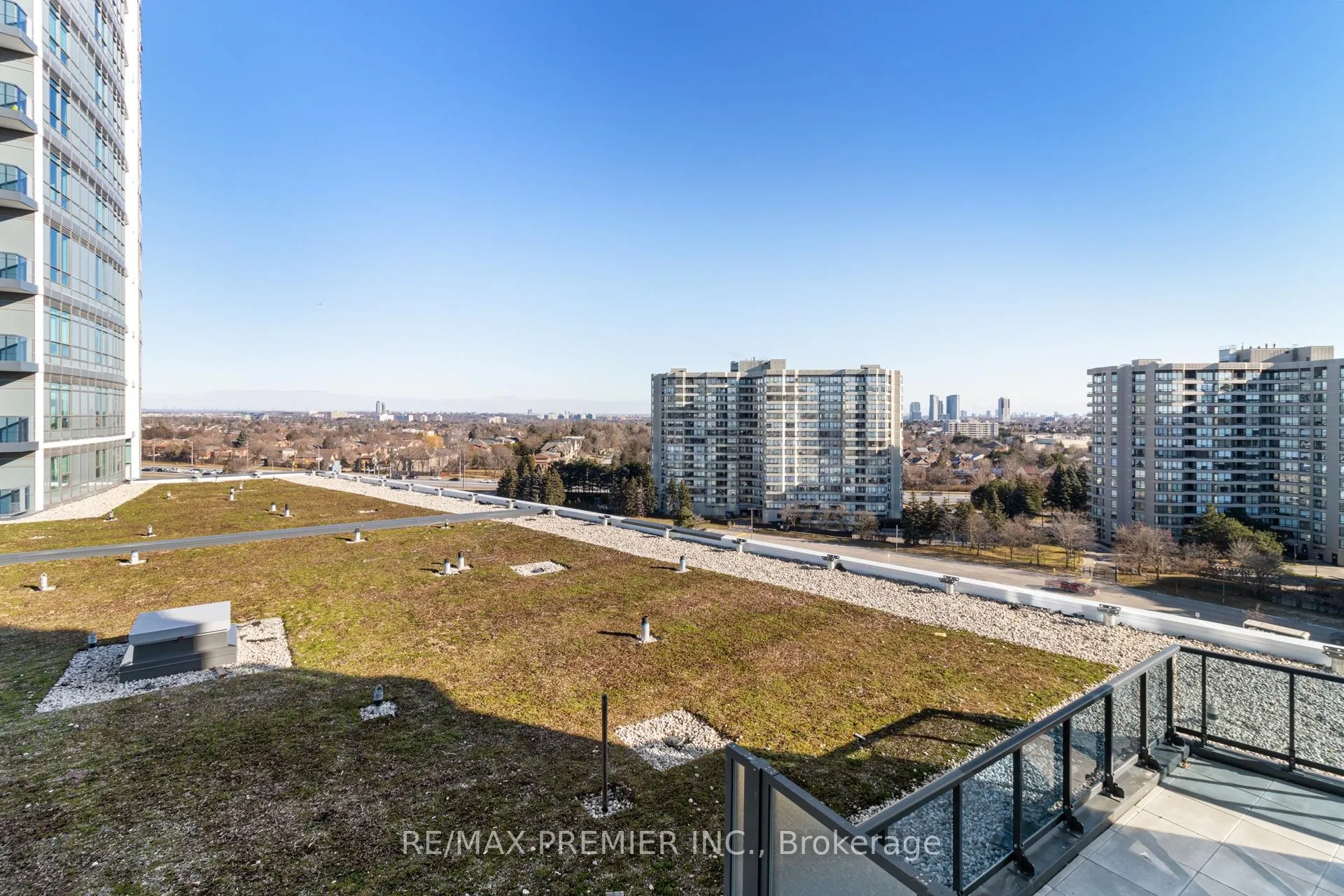 Photo 31 of Unit 909, 30 Upper Mall Way, Vaughan, Brownridge — HOMEH