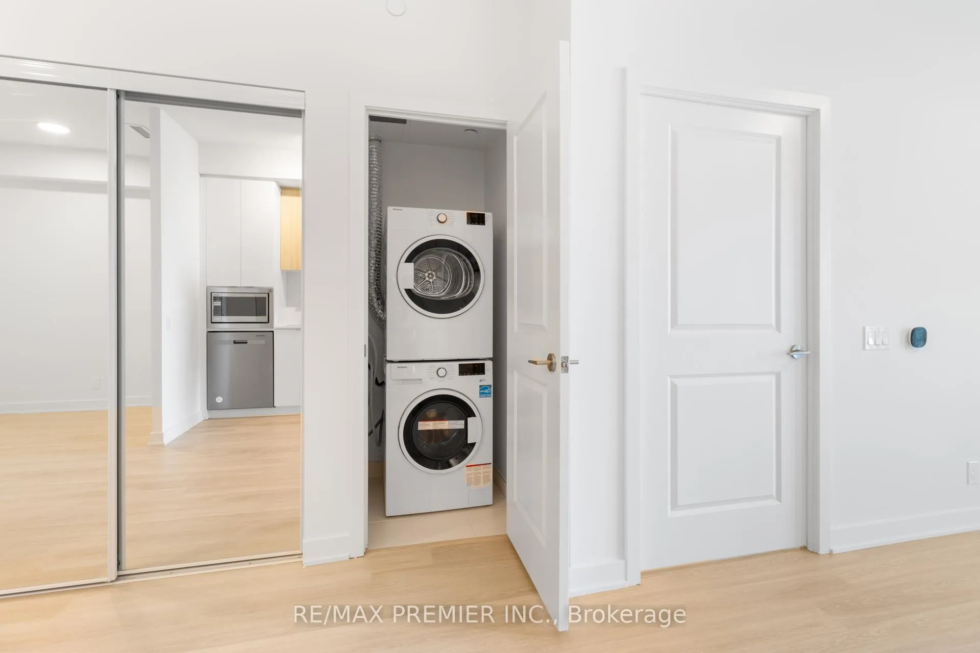 Photo 32 of Unit 909, 30 Upper Mall Way, Vaughan, Brownridge — HOMEH
