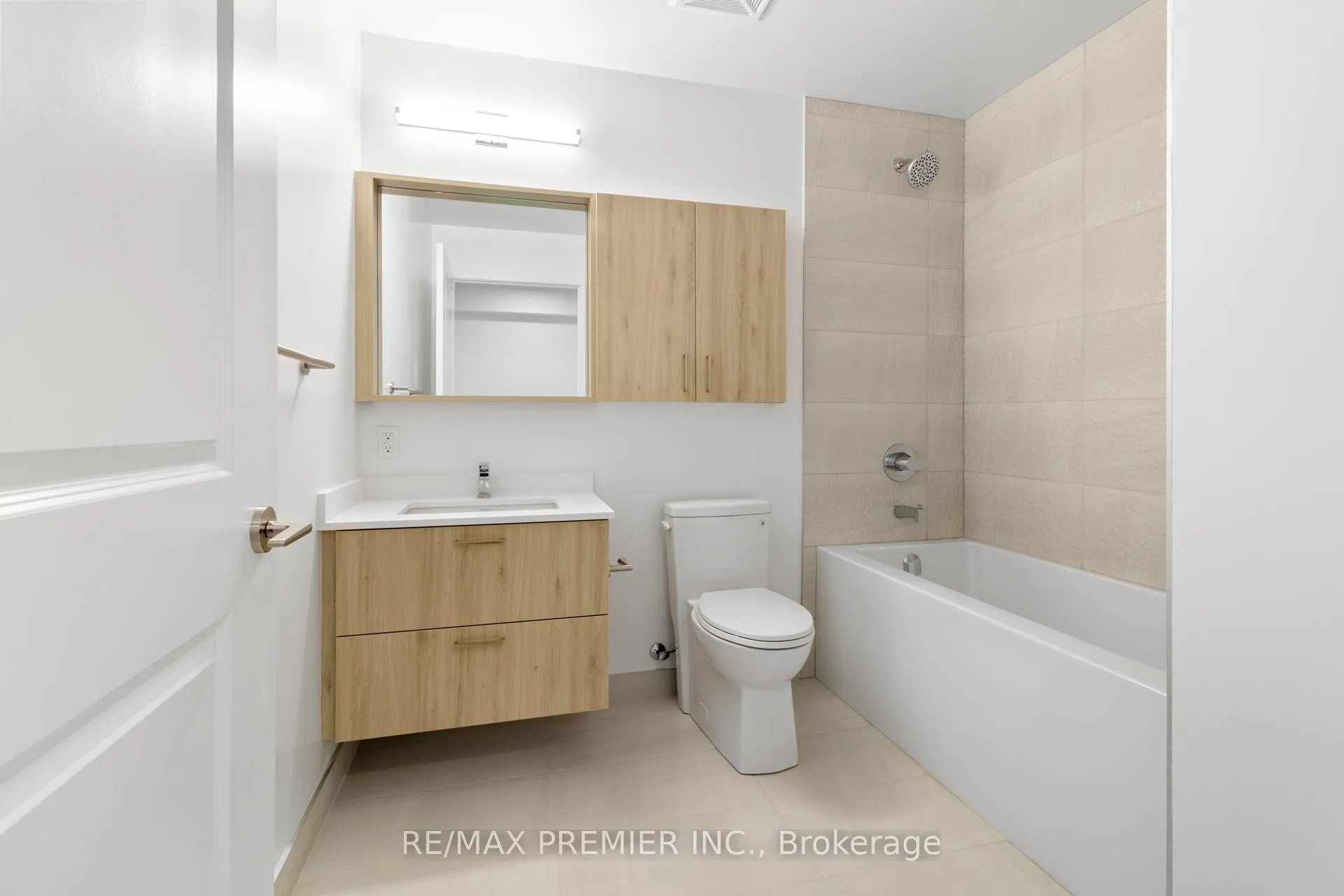 Photo 33 of Unit 909, 30 Upper Mall Way, Vaughan, Brownridge — HOMEH