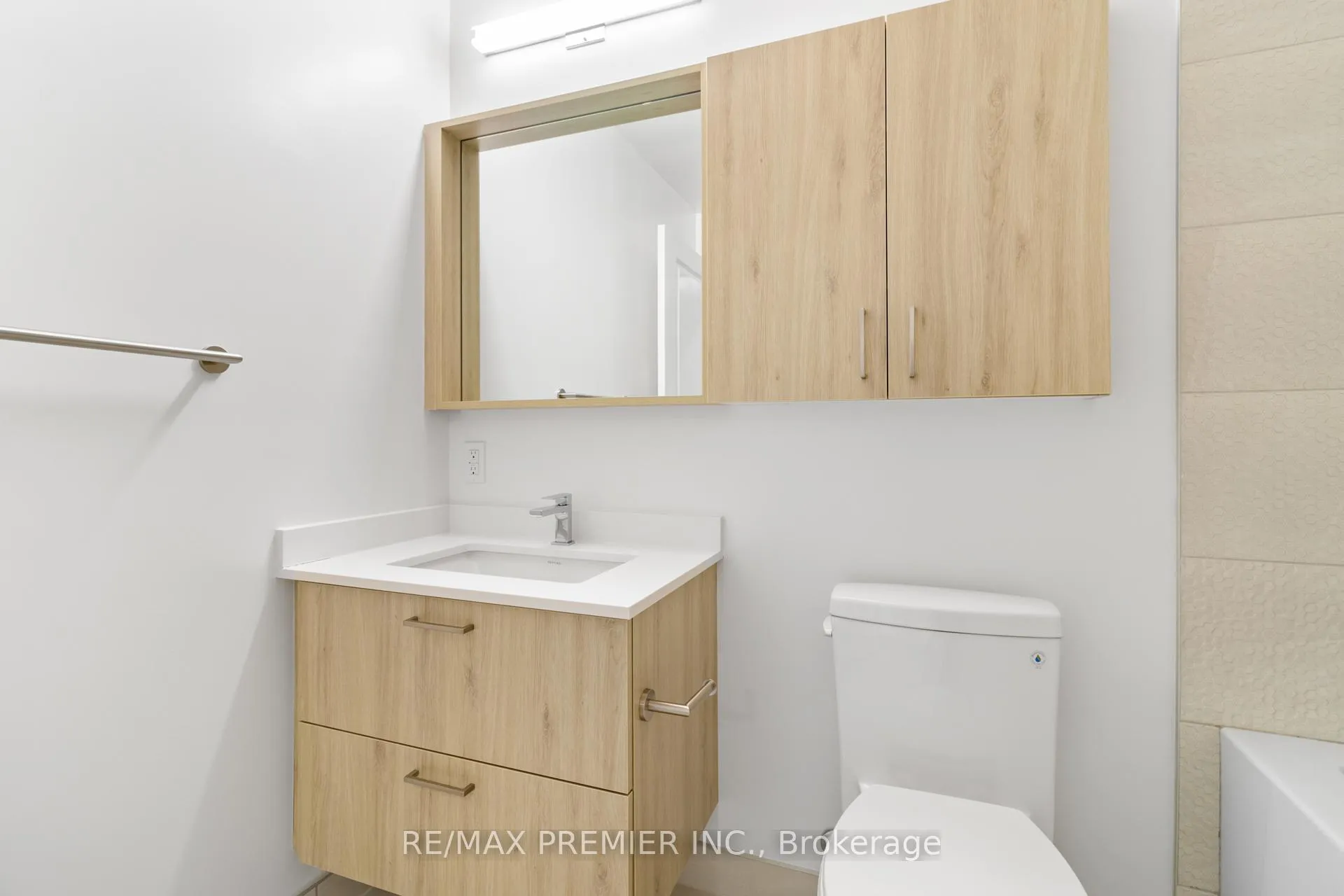 Photo 34 of Unit 909, 30 Upper Mall Way, Vaughan, Brownridge — HOMEH