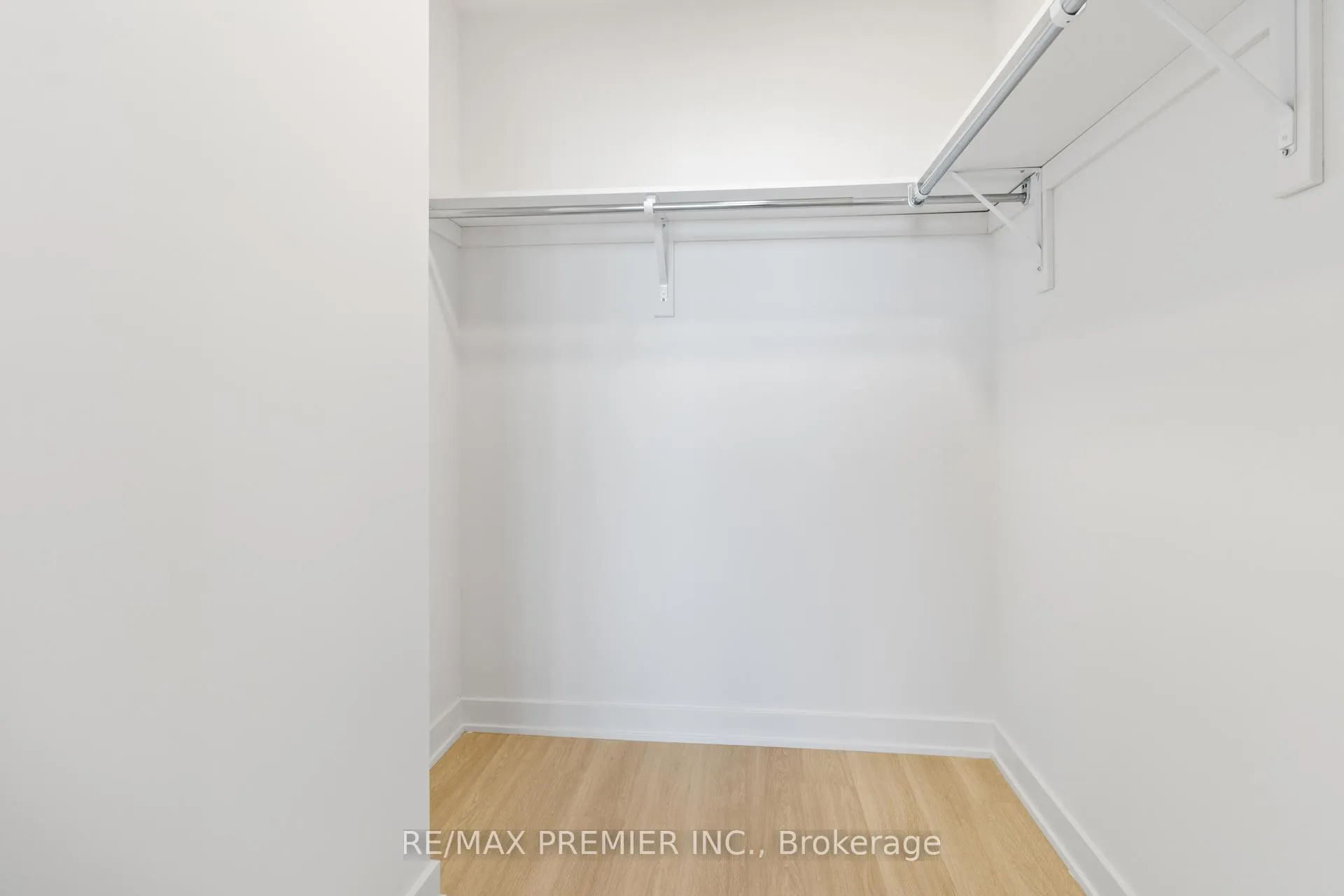 Photo 39 of Unit 909, 30 Upper Mall Way, Vaughan, Brownridge — HOMEH