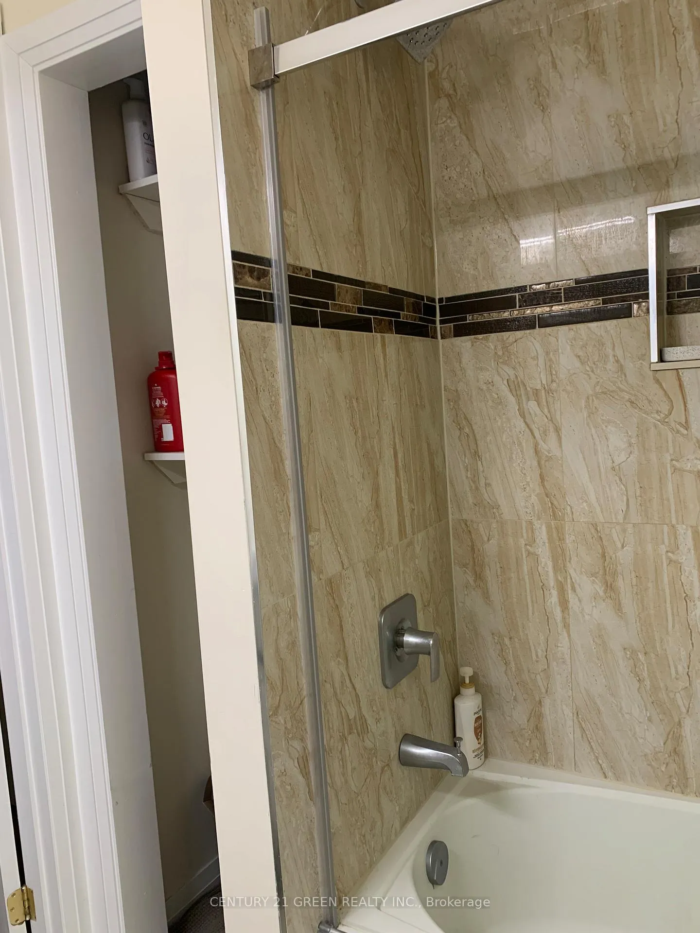 Photo 10 of Unit UPPER, 28 Parkway Avenue, Brampton, Northwood Park — HOMEH