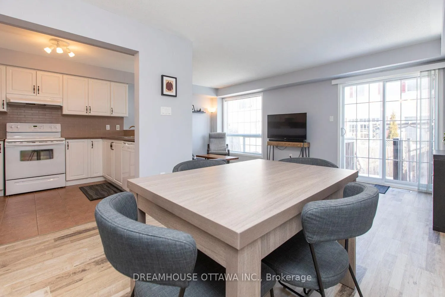 Photo 10 of 158 Patriot Place, Ottawa, Kanata - Emerald Meadows/Trailwest — HOMEH