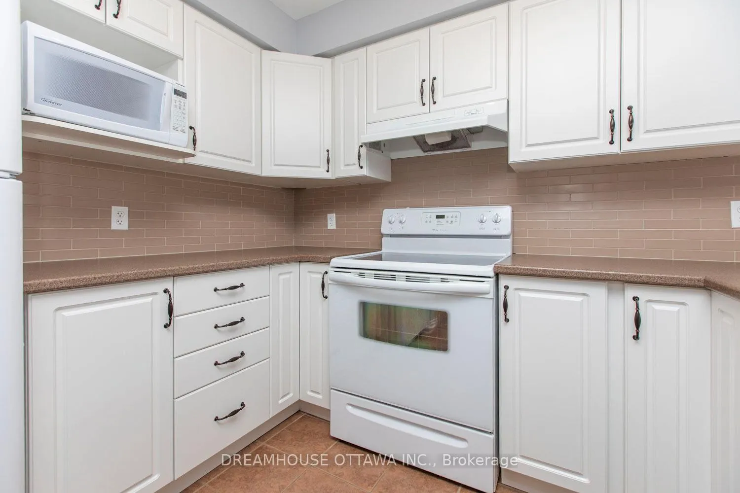 Photo 16 of 158 Patriot Place, Ottawa, Kanata - Emerald Meadows/Trailwest — HOMEH