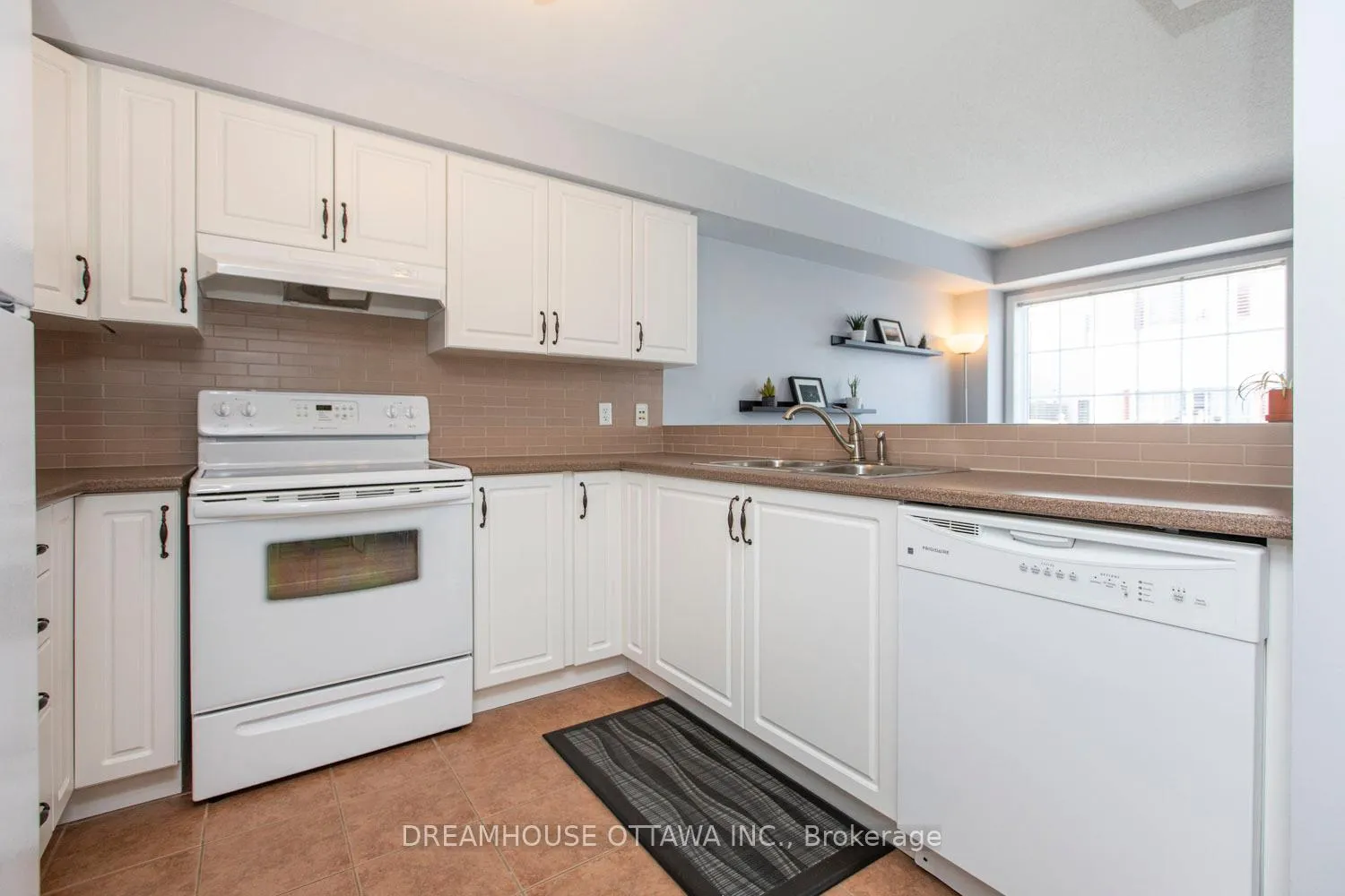 Photo 17 of 158 Patriot Place, Ottawa, Kanata - Emerald Meadows/Trailwest — HOMEH