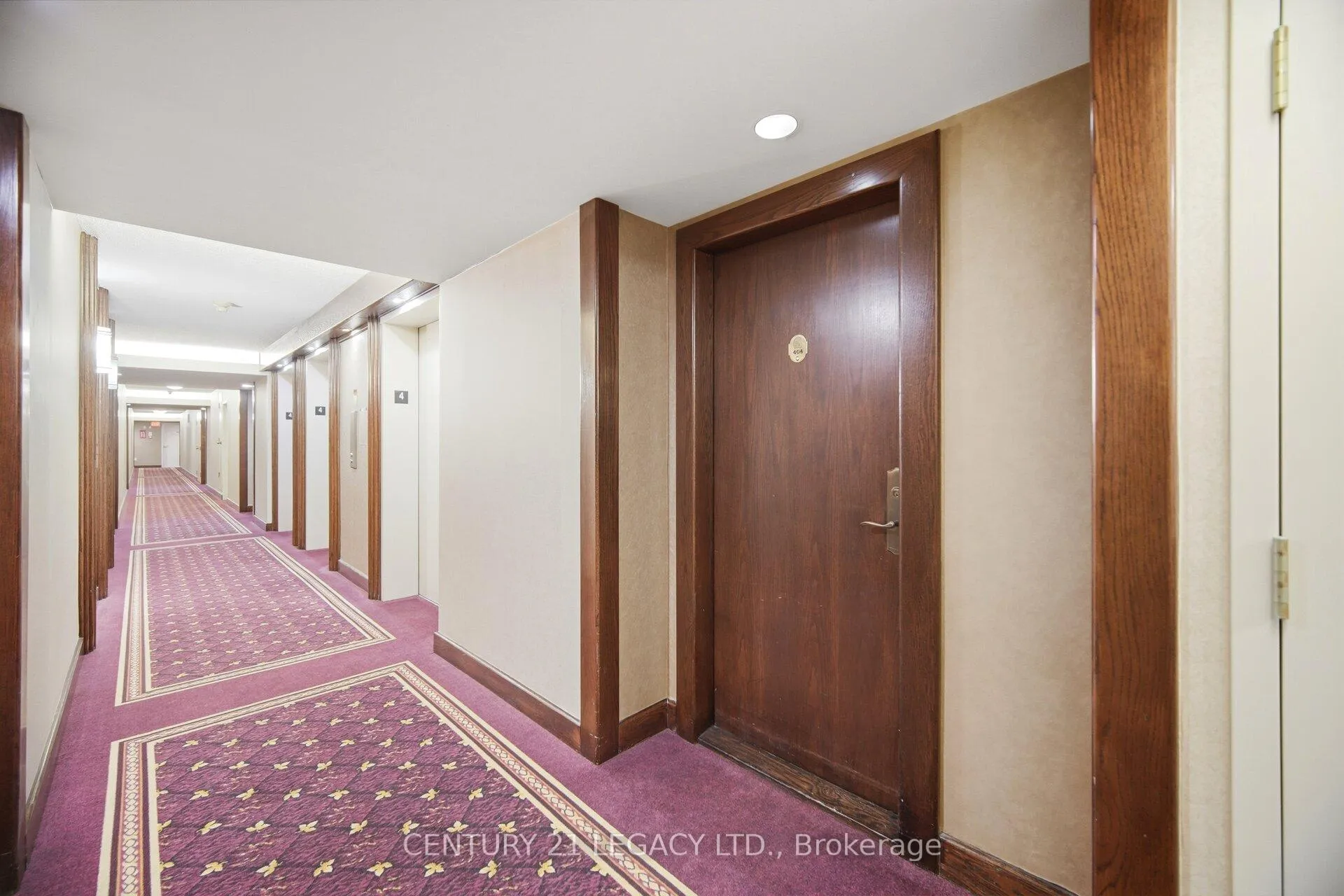 Photo 2 of Unit 404, 24 Hanover Road, Brampton, Queen Street Corridor — HOMEH