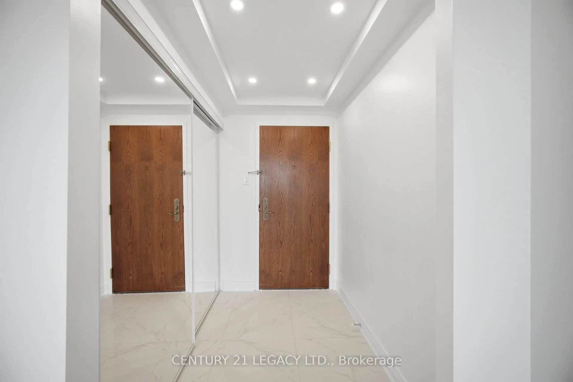 Photo 3 of Unit 404, 24 Hanover Road, Brampton, Queen Street Corridor — HOMEH