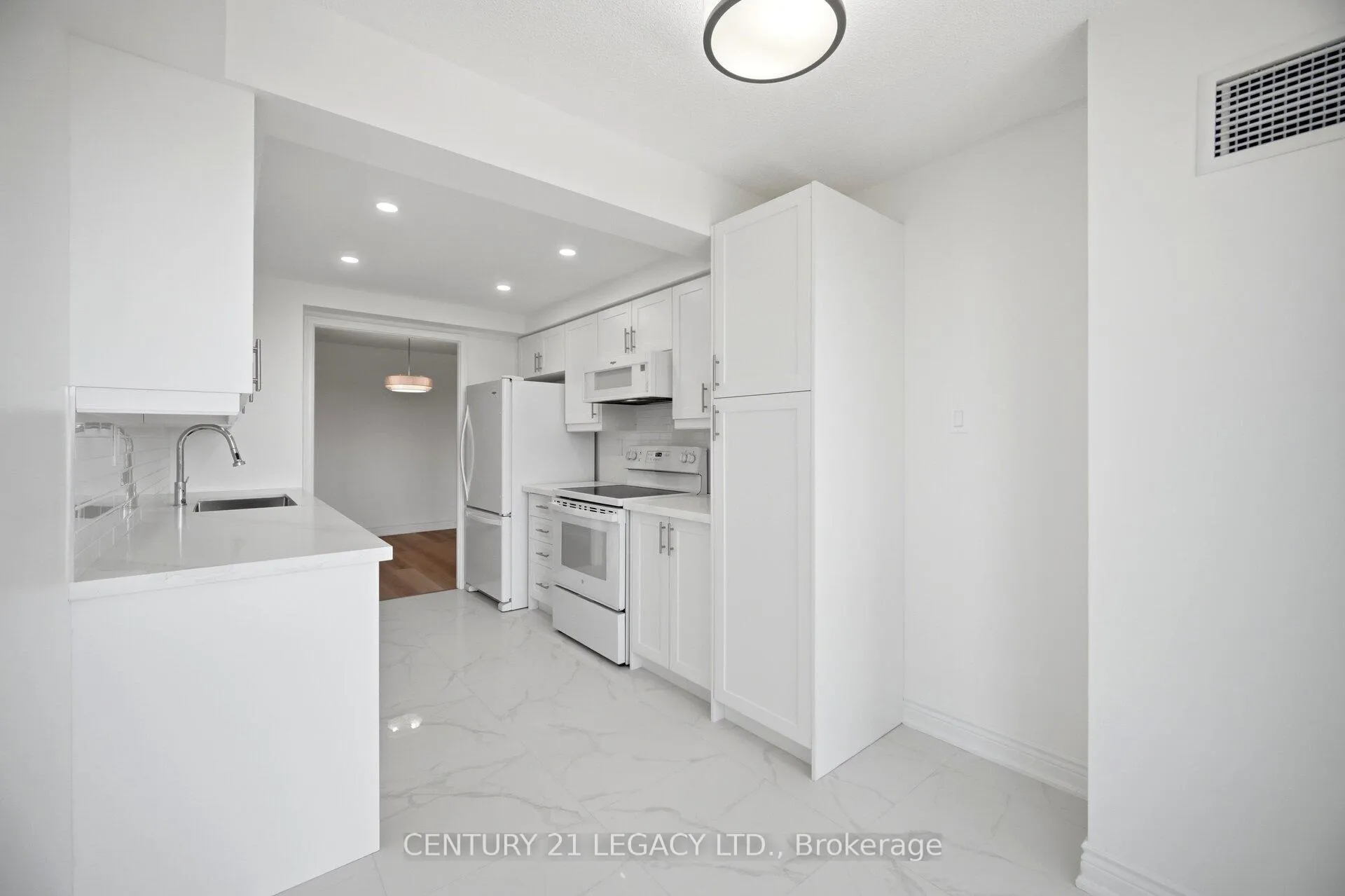 Photo 9 of Unit 404, 24 Hanover Road, Brampton, Queen Street Corridor — HOMEH