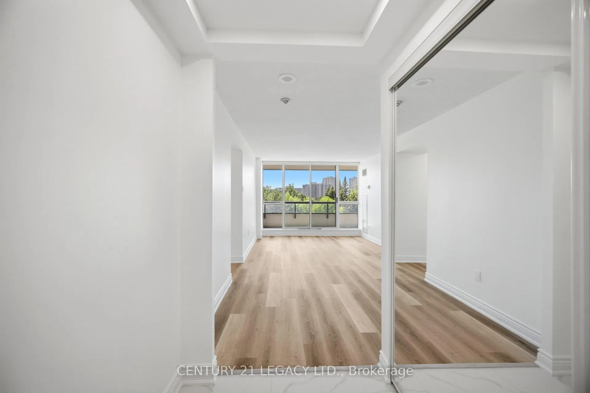 Photo 10 of Unit 404, 24 Hanover Road, Brampton, Queen Street Corridor — HOMEH