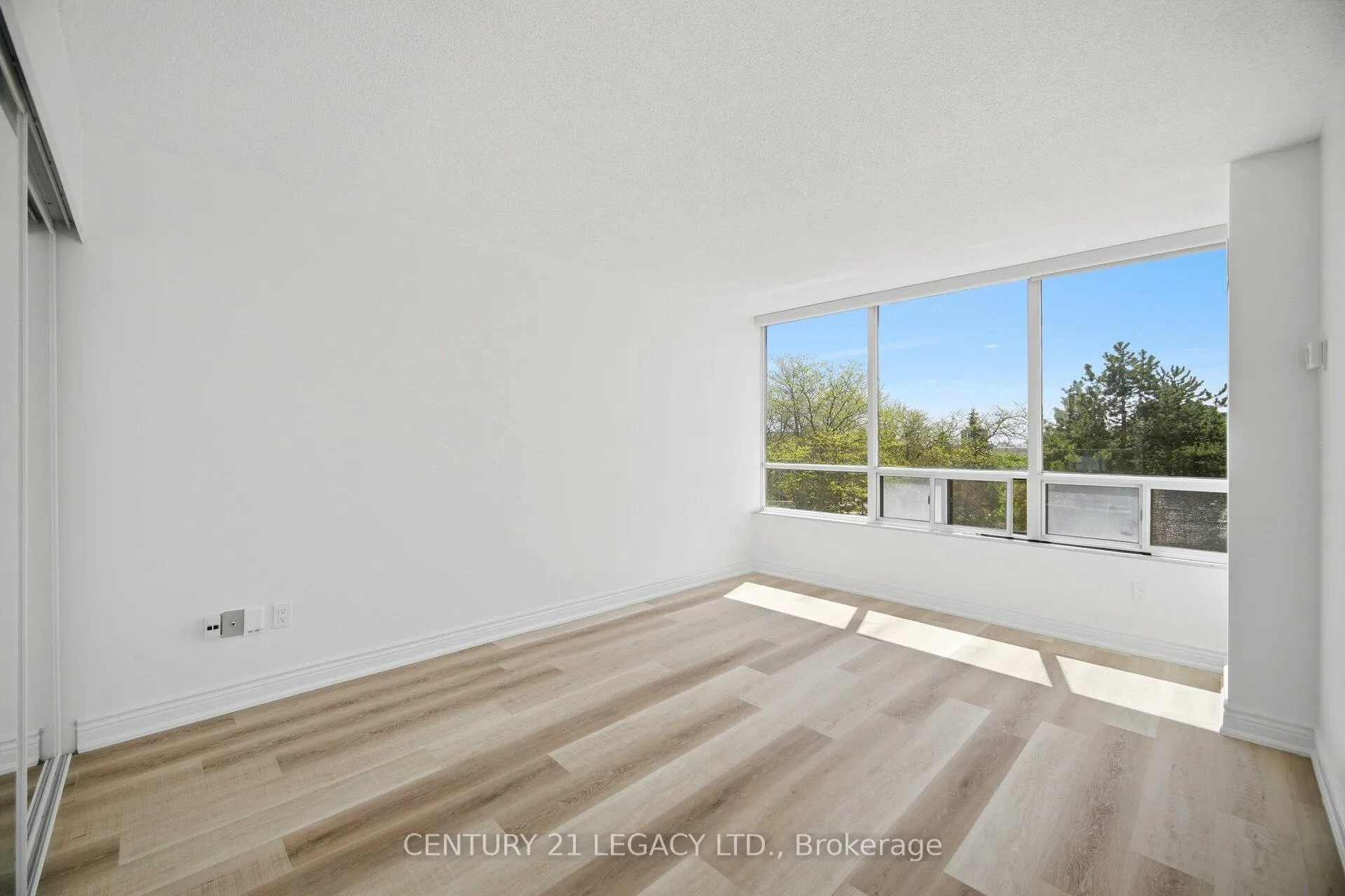 Photo 22 of Unit 404, 24 Hanover Road, Brampton, Queen Street Corridor — HOMEH