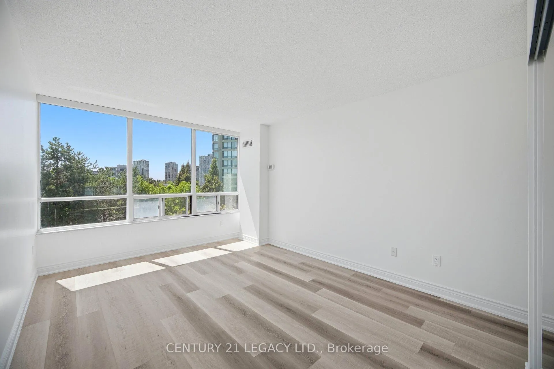 Photo 24 of Unit 404, 24 Hanover Road, Brampton, Queen Street Corridor — HOMEH
