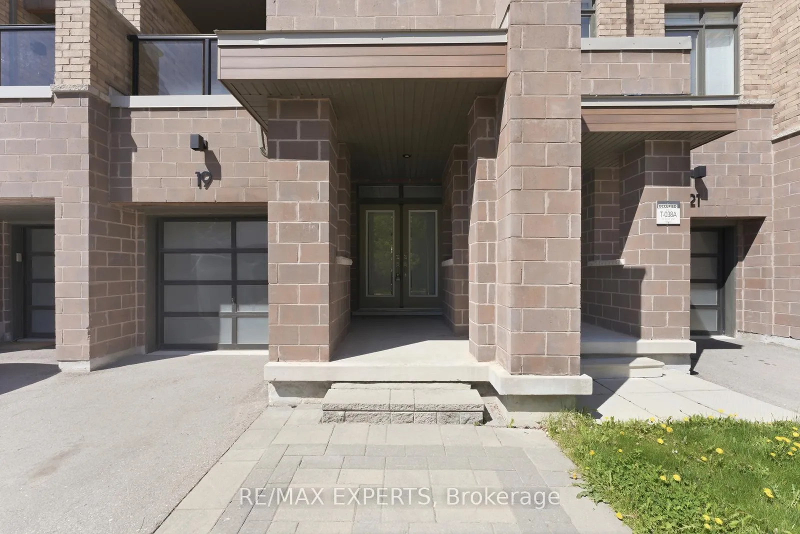 Photo 3 of 19 Fancamp Drive, Vaughan, Rural Vaughan — HOMEH
