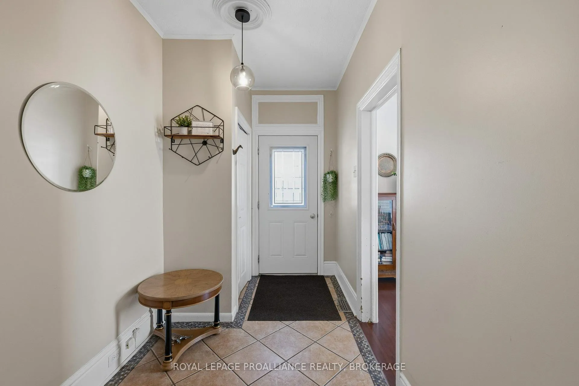 Photo 5 of 158 Arthur Street, Gananoque — HOMEH