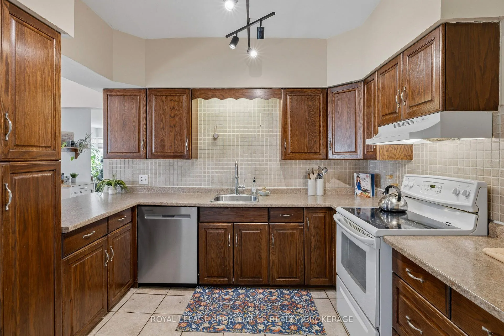 Photo 12 of 158 Arthur Street, Gananoque — HOMEH