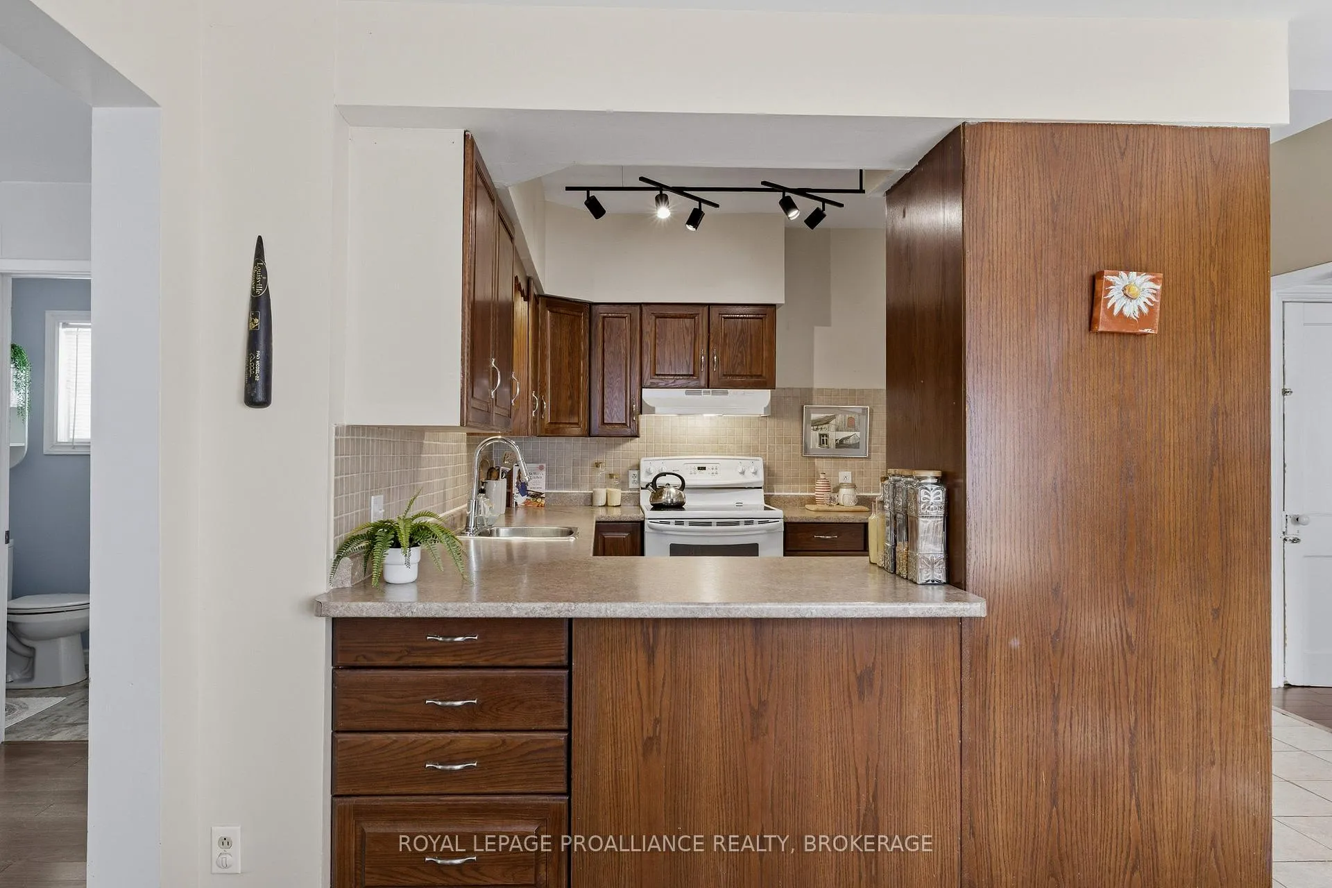 Photo 15 of 158 Arthur Street, Gananoque — HOMEH