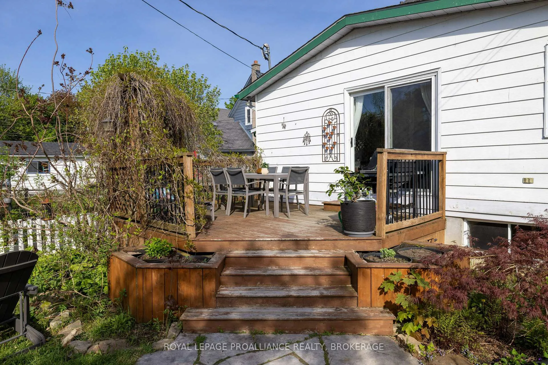 Photo 43 of 158 Arthur Street, Gananoque — HOMEH