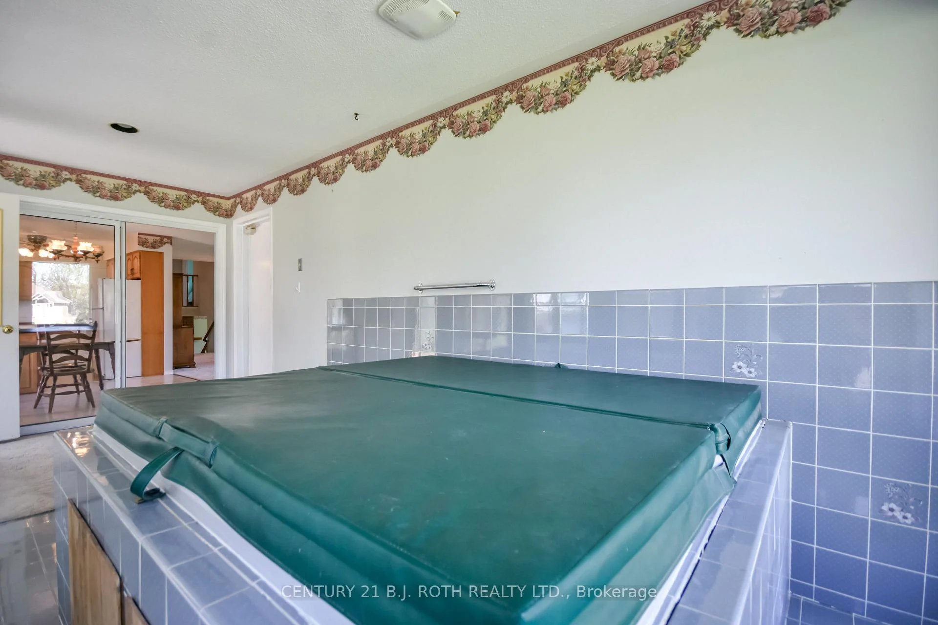 Photo 21 of 2 Lantern Court, Ramara, Rural Ramara — HOMEH