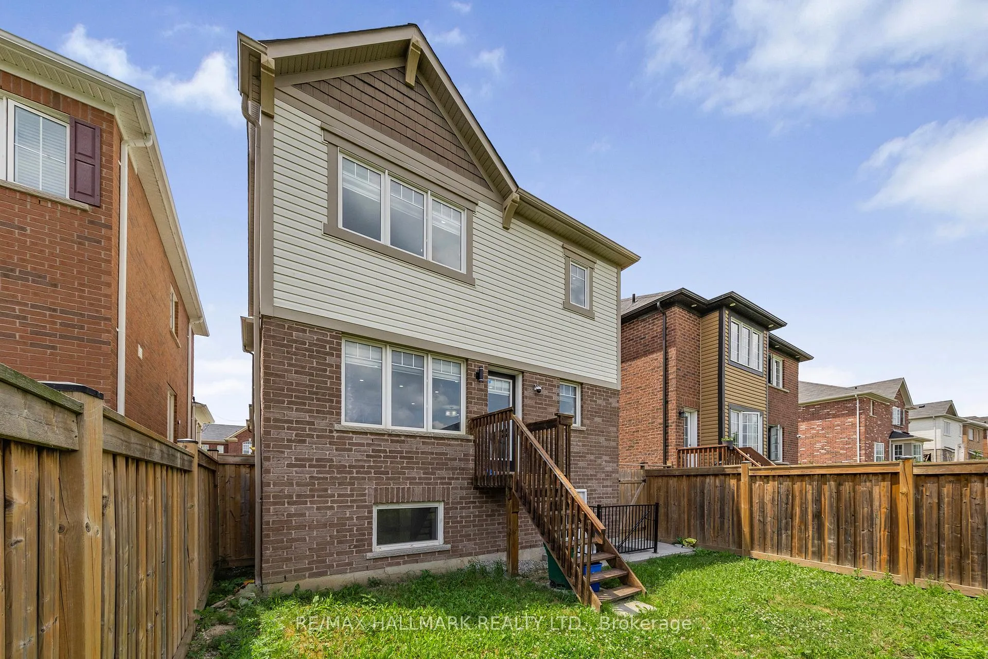 Photo 33 of 193 Robert Parkinson Drive, Brampton, Northwest Brampton — HOMEH