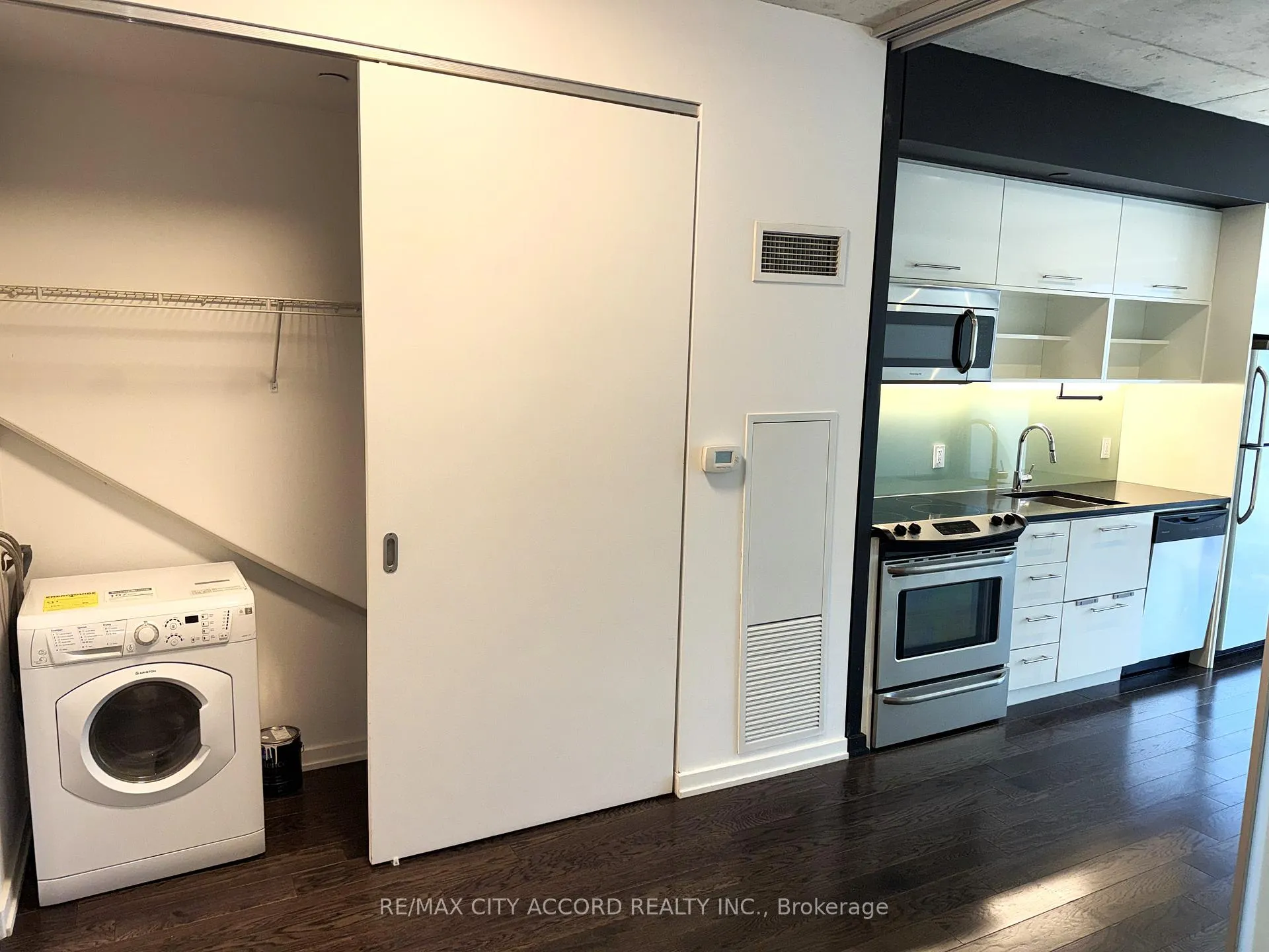 Photo 4 of Unit 550, 47 Lower River Street, Toronto, Moss Park — HOMEH