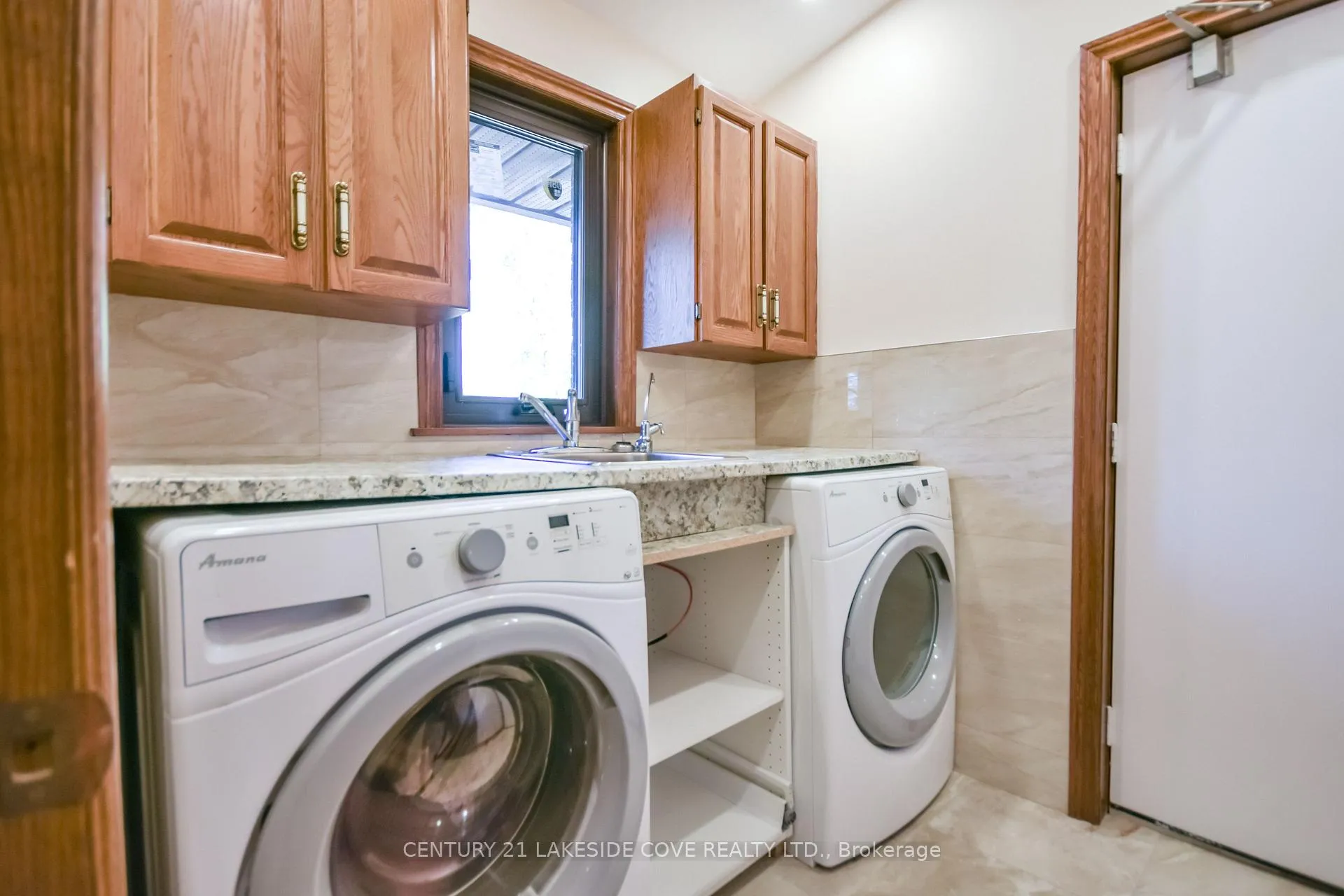 Photo 22 of 16 Thicketwood Place, Ramara, Rural Ramara — HOMEH