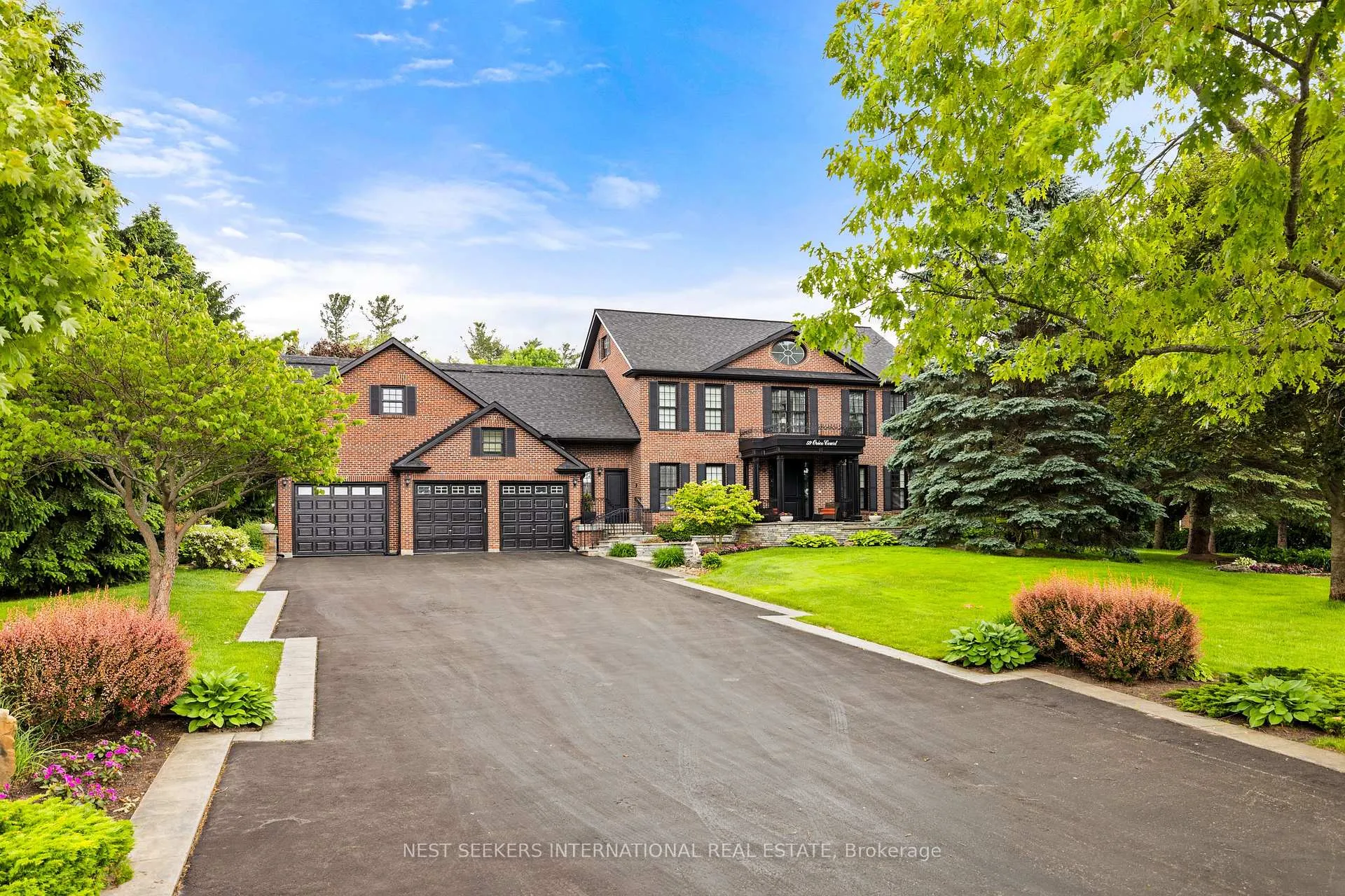 Photo 4 of 59 Orico Court, Vaughan, Kleinburg — HOMEH
