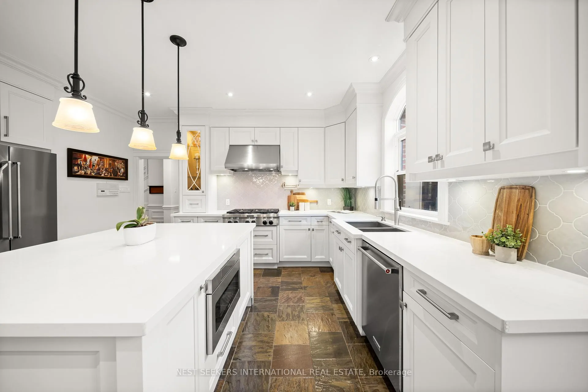 Photo 12 of 59 Orico Court, Vaughan, Kleinburg — HOMEH