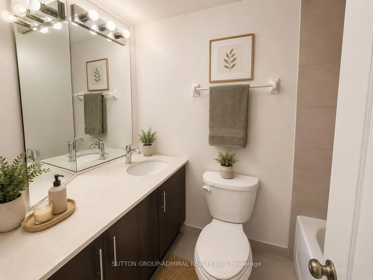 Photo 6 of Unit 403, 736 Bay Street, Toronto, Bay Street Corridor — HOMEH