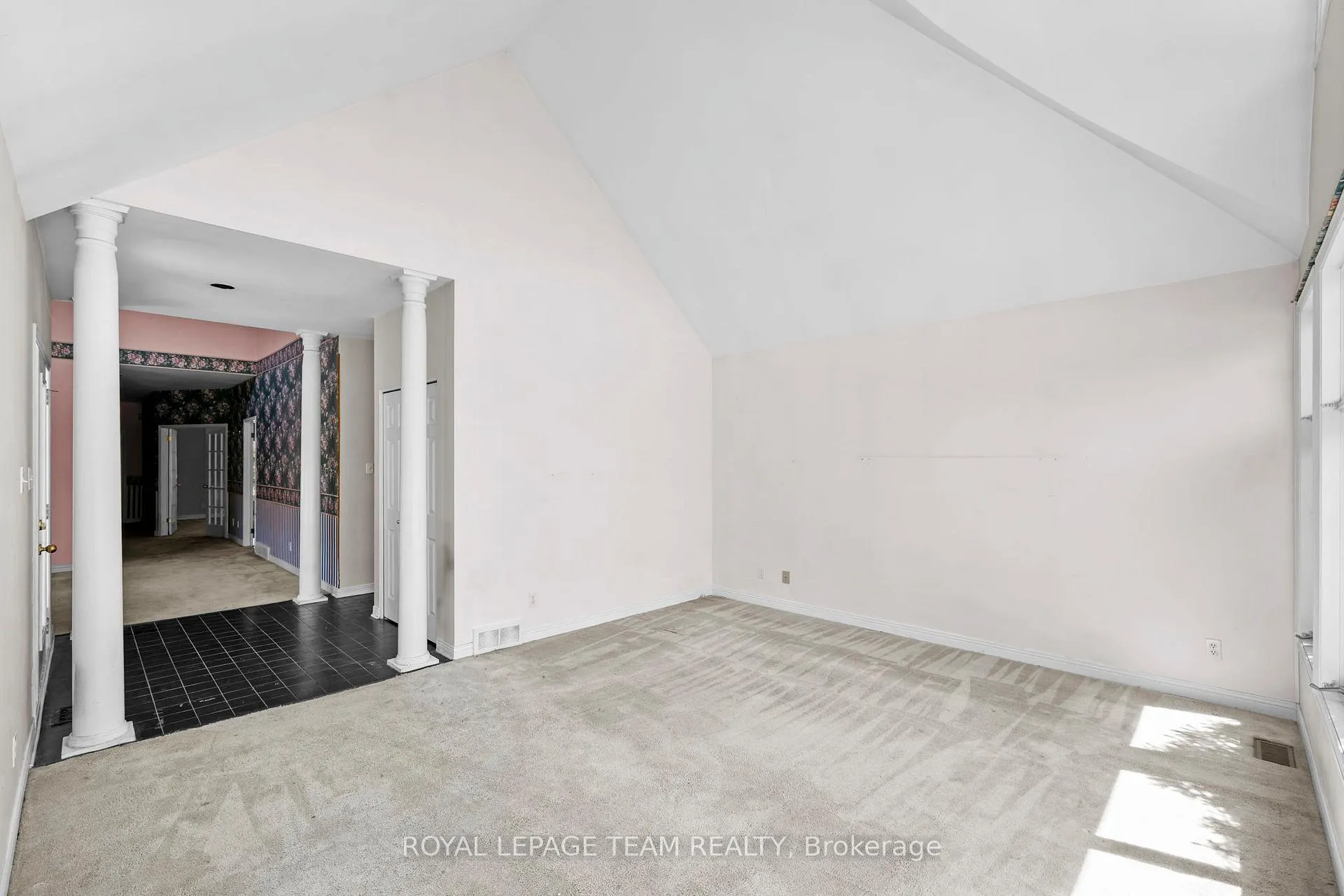 Photo 4 of 33 Castlethorpe Crescent, Ottawa, Centrepointe — HOMEH