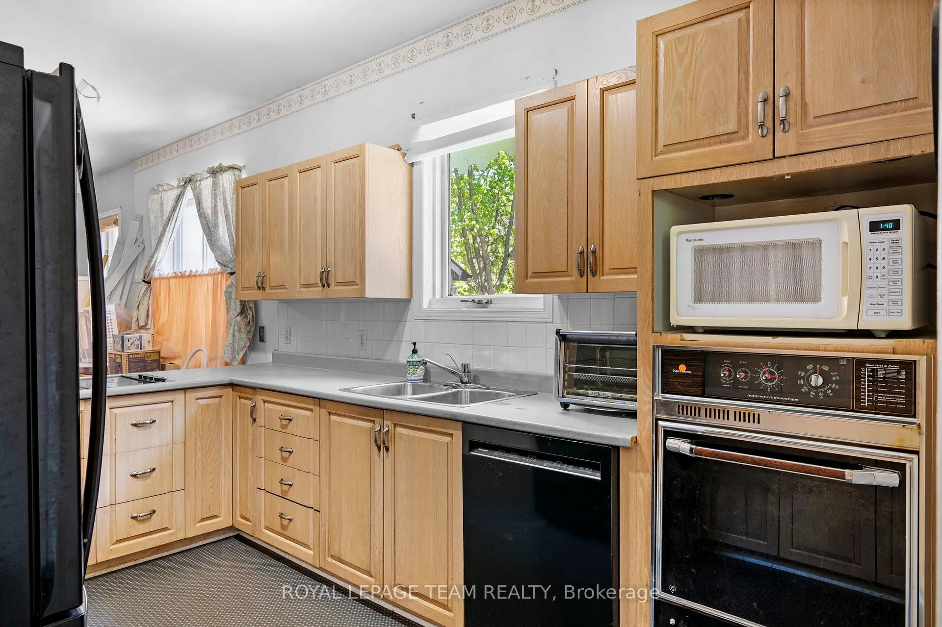 Photo 8 of 33 Castlethorpe Crescent, Ottawa, Centrepointe — HOMEH
