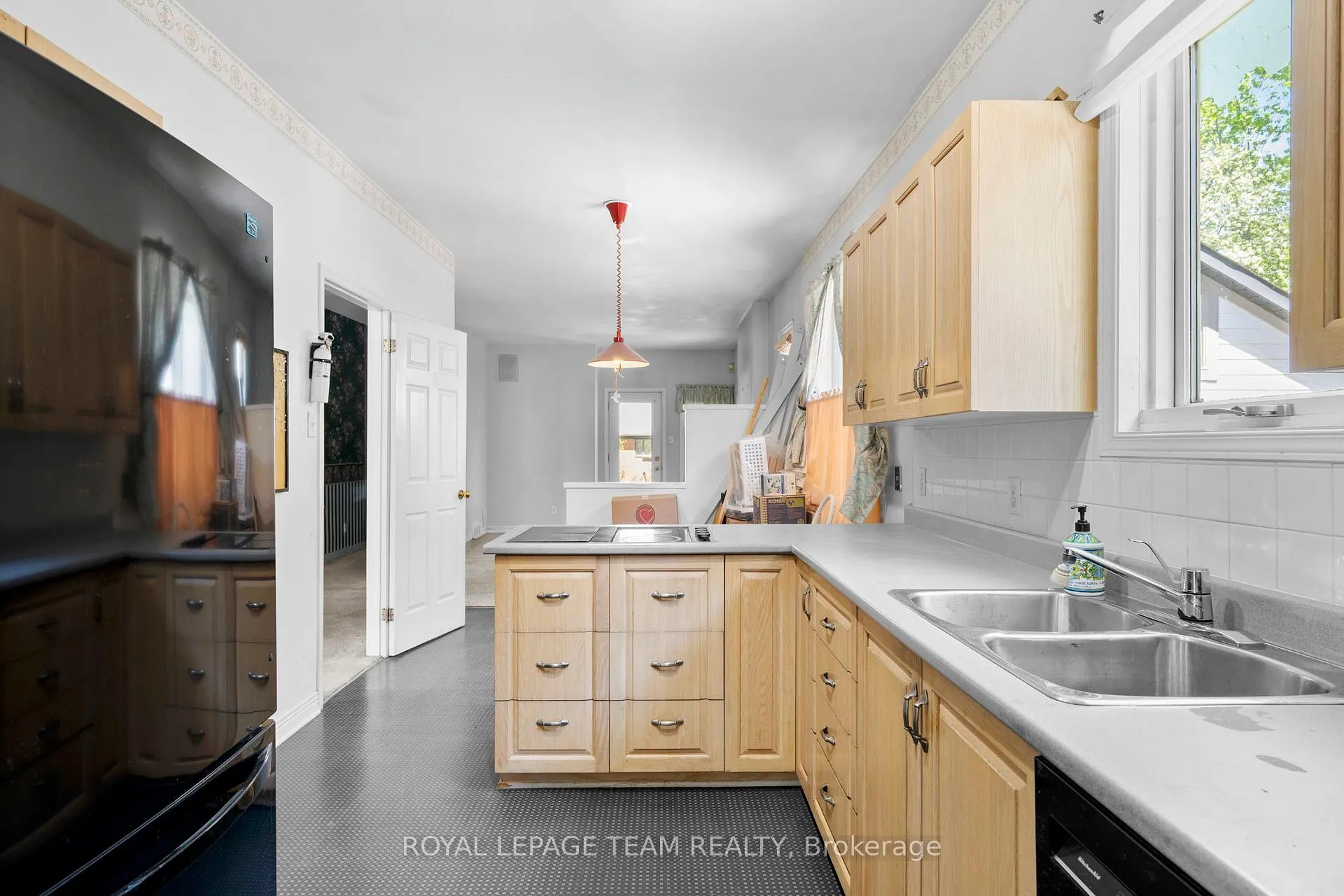 Photo 9 of 33 Castlethorpe Crescent, Ottawa, Centrepointe — HOMEH