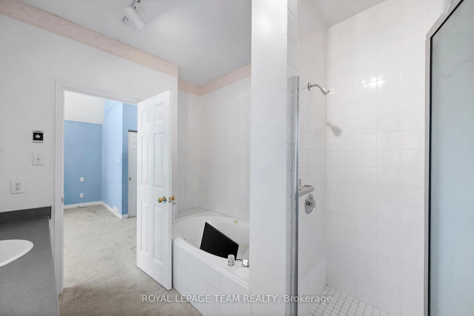 Photo 12 of 33 Castlethorpe Crescent, Ottawa, Centrepointe — HOMEH