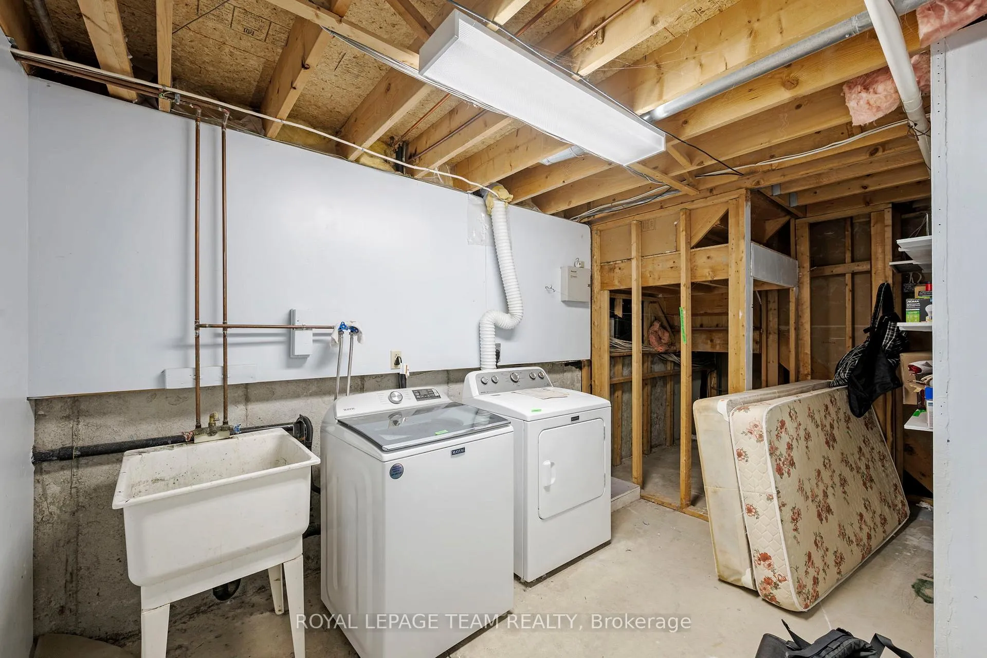 Photo 23 of 33 Castlethorpe Crescent, Ottawa, Centrepointe — HOMEH