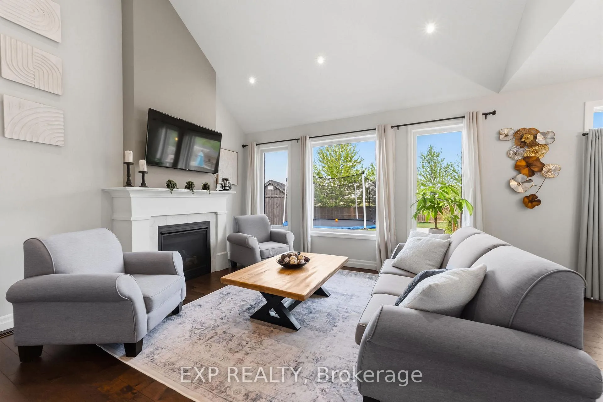 Photo 10 of 26 Carolina Crescent, St. Thomas — HOMEH