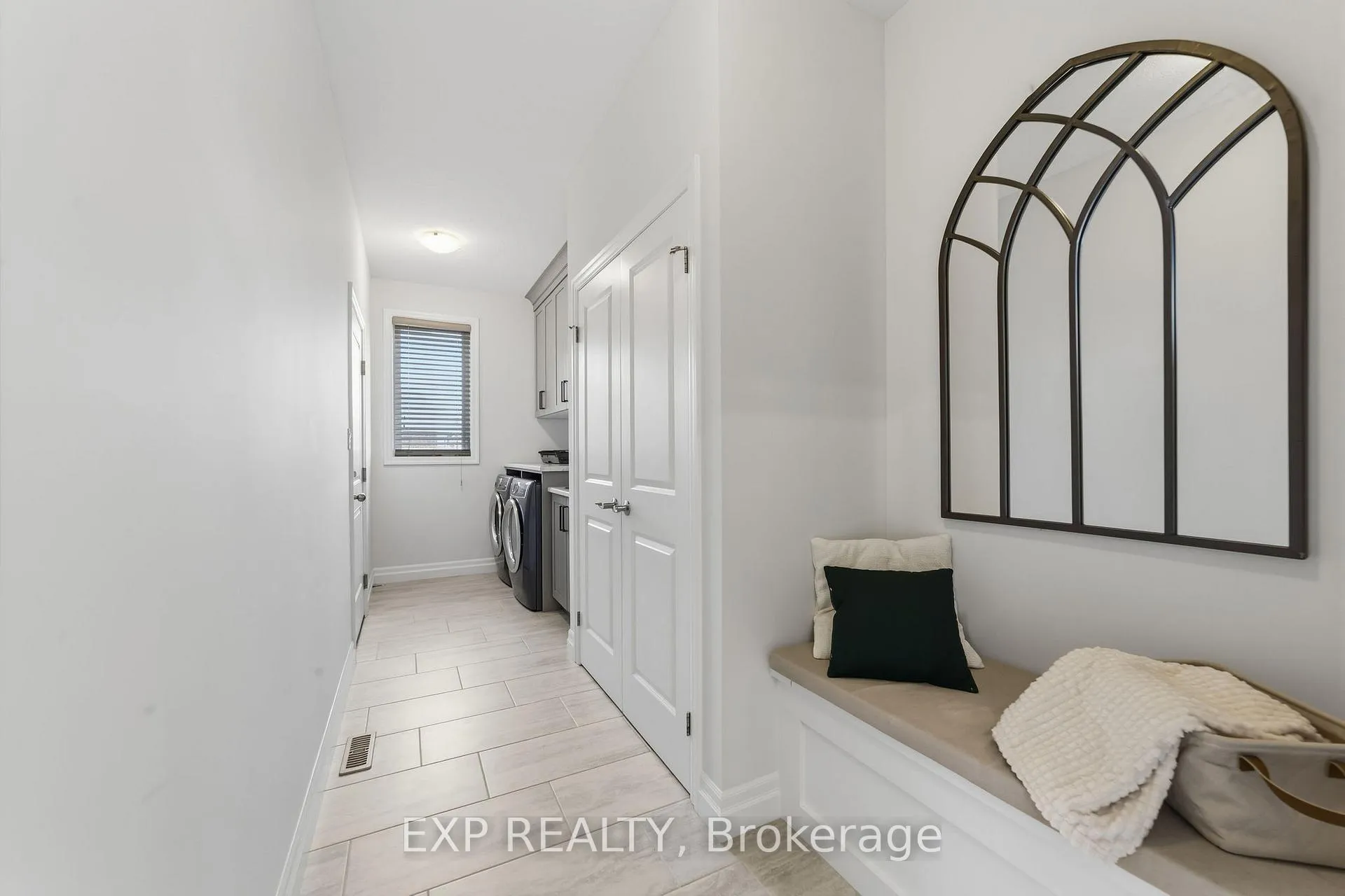 Photo 14 of 26 Carolina Crescent, St. Thomas — HOMEH