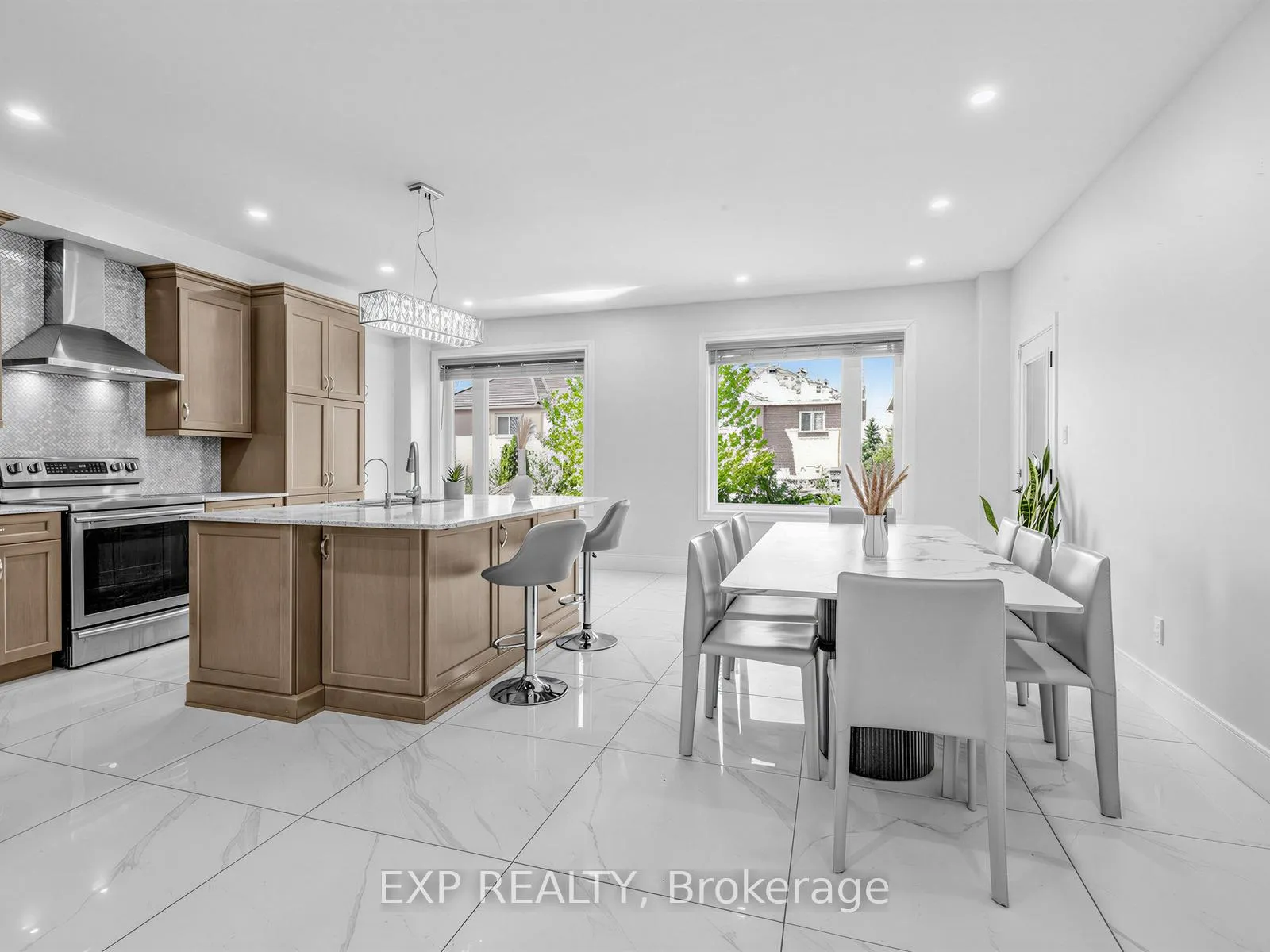 Photo 6 of 193 Fairlane Crescent, Vaughan, Vellore Village — HOMEH