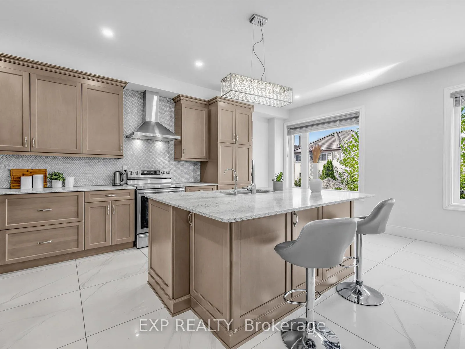 Photo 7 of 193 Fairlane Crescent, Vaughan, Vellore Village — HOMEH