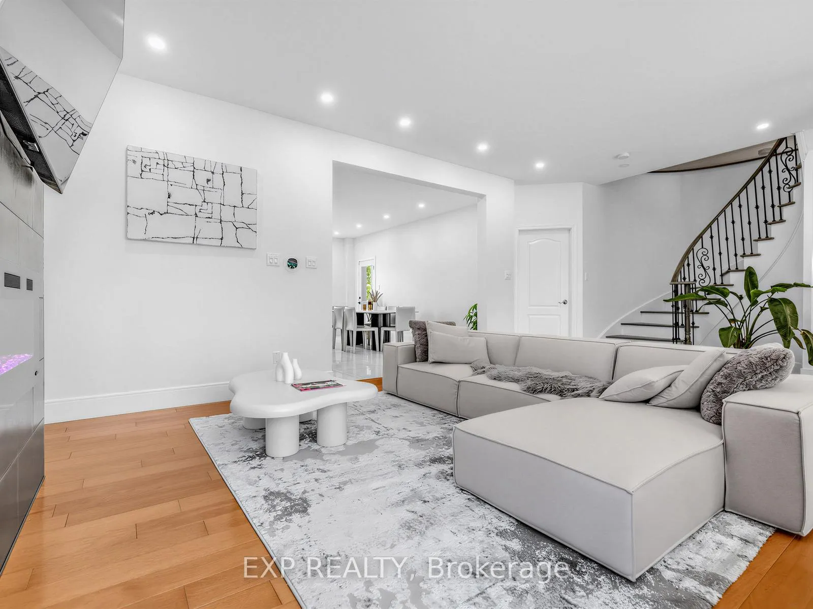 Photo 9 of 193 Fairlane Crescent, Vaughan, Vellore Village — HOMEH