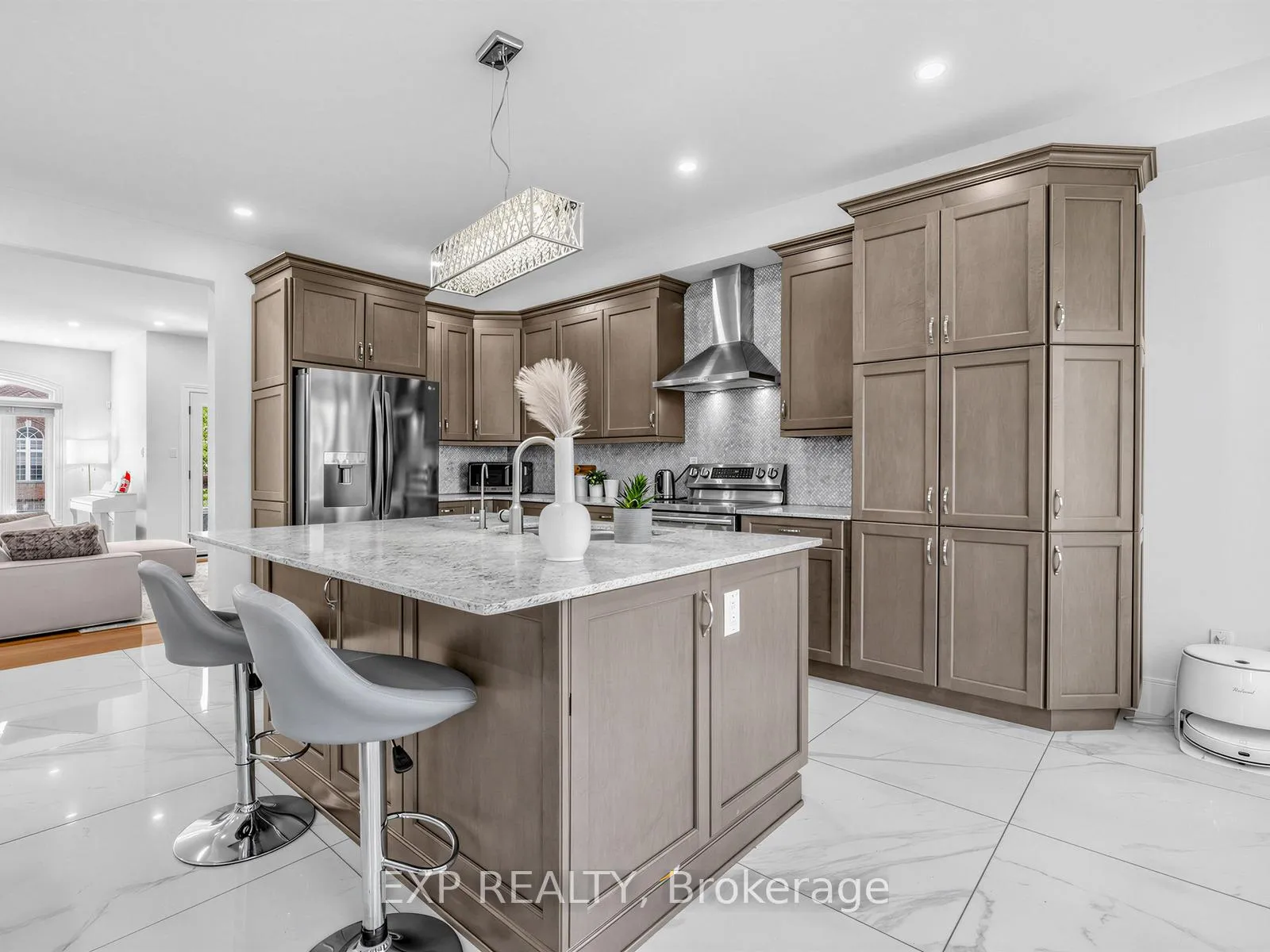 Photo 10 of 193 Fairlane Crescent, Vaughan, Vellore Village — HOMEH