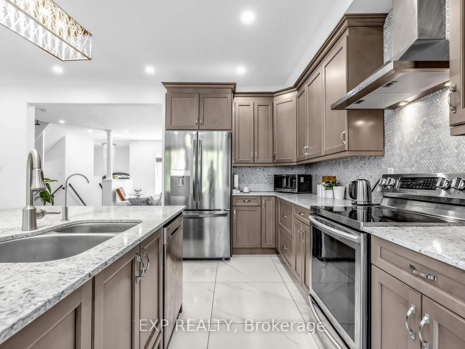 Photo 12 of 193 Fairlane Crescent, Vaughan, Vellore Village — HOMEH