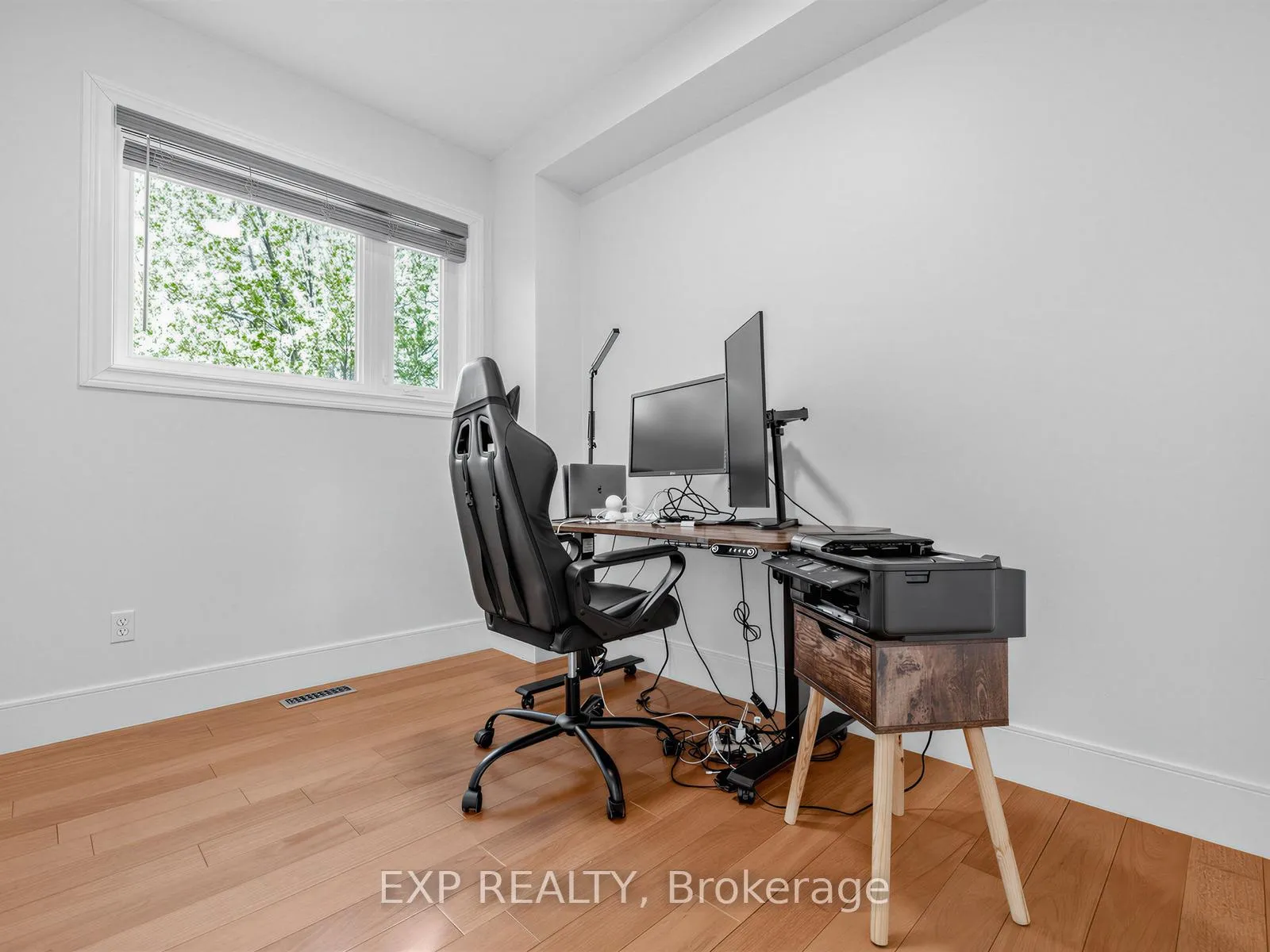 Photo 15 of 193 Fairlane Crescent, Vaughan, Vellore Village — HOMEH