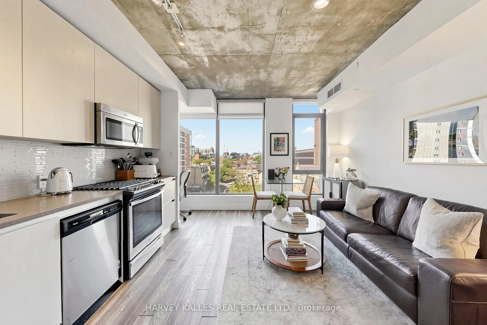 Photo 3 of Unit 511, 111 Bathurst Street, Toronto, Waterfront Communities — HOMEH