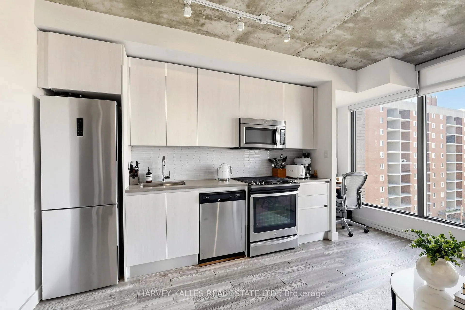 Photo 8 of Unit 511, 111 Bathurst Street, Toronto, Waterfront Communities — HOMEH