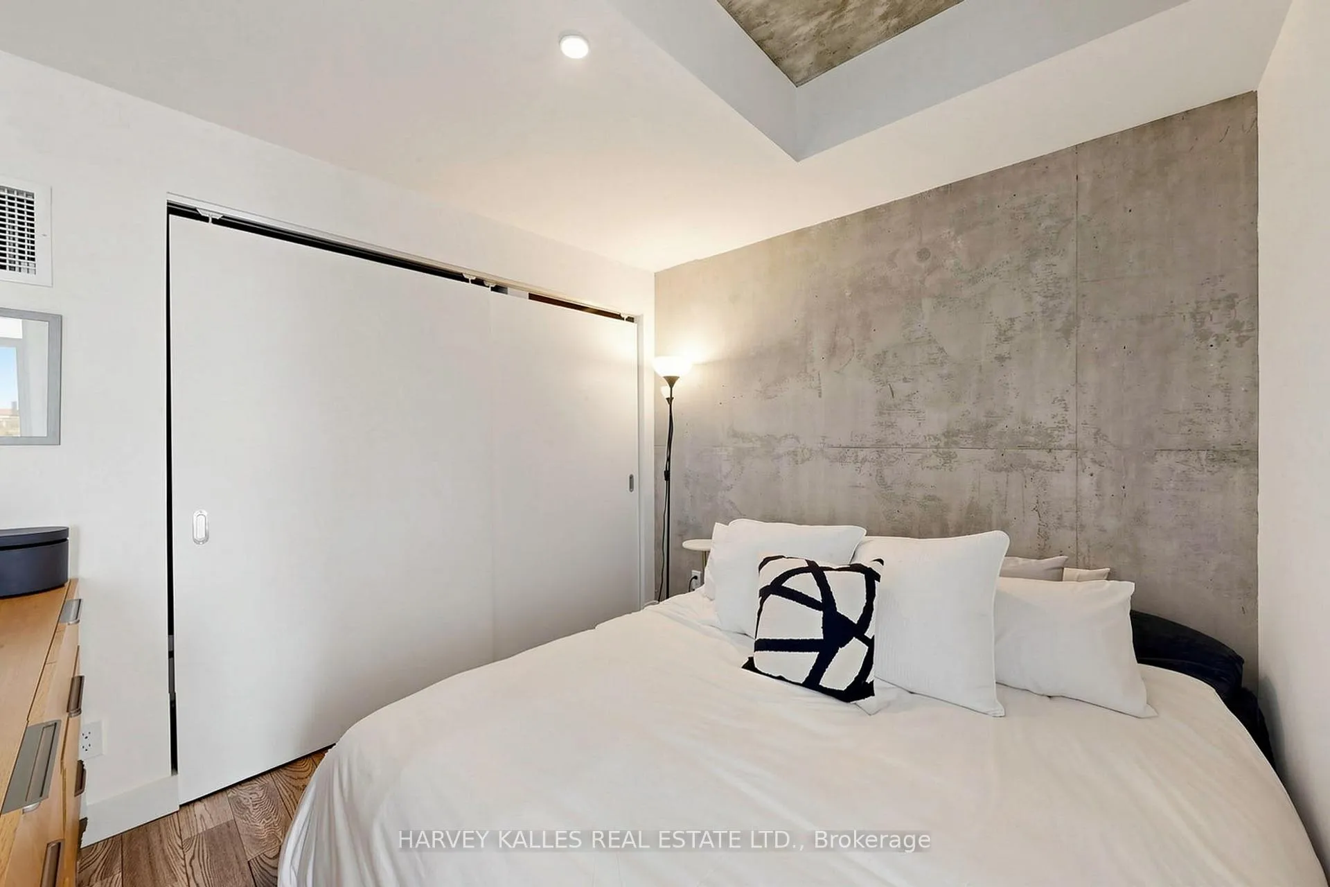 Photo 10 of Unit 511, 111 Bathurst Street, Toronto, Waterfront Communities — HOMEH