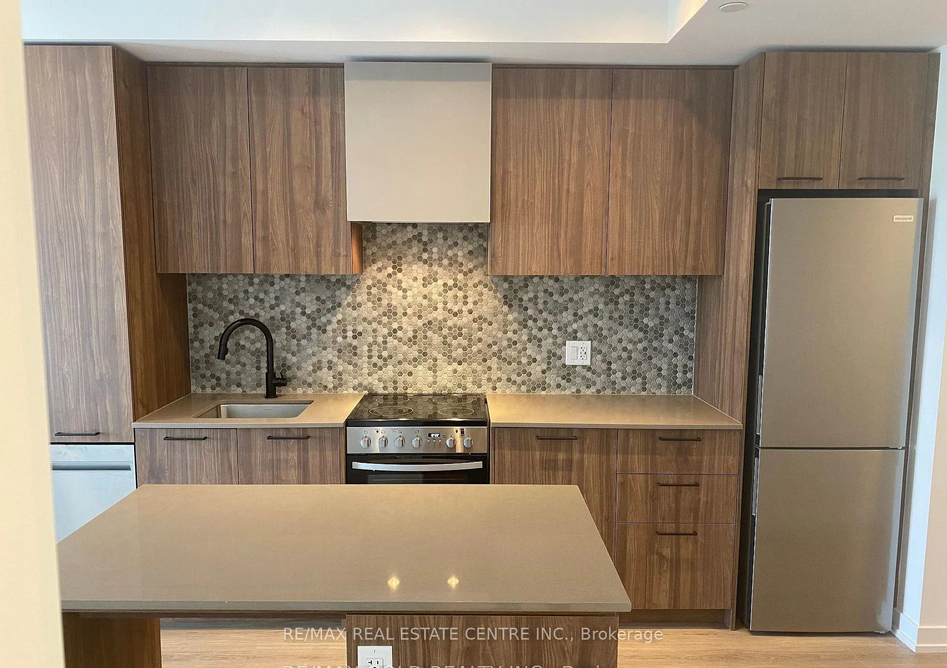 Photo 3 of Unit 501, 10 Lagerfeld Drive, Brampton, Northwest Brampton — HOMEH