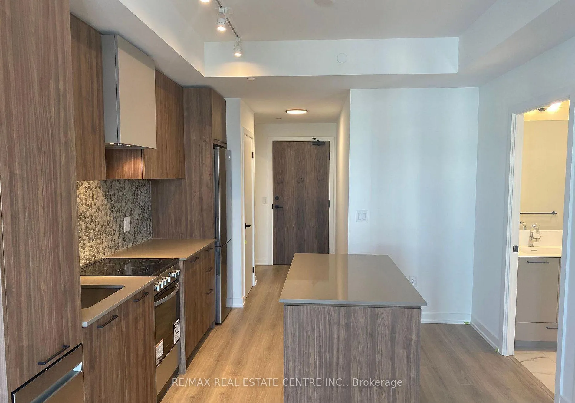 Photo 4 of Unit 501, 10 Lagerfeld Drive, Brampton, Northwest Brampton — HOMEH