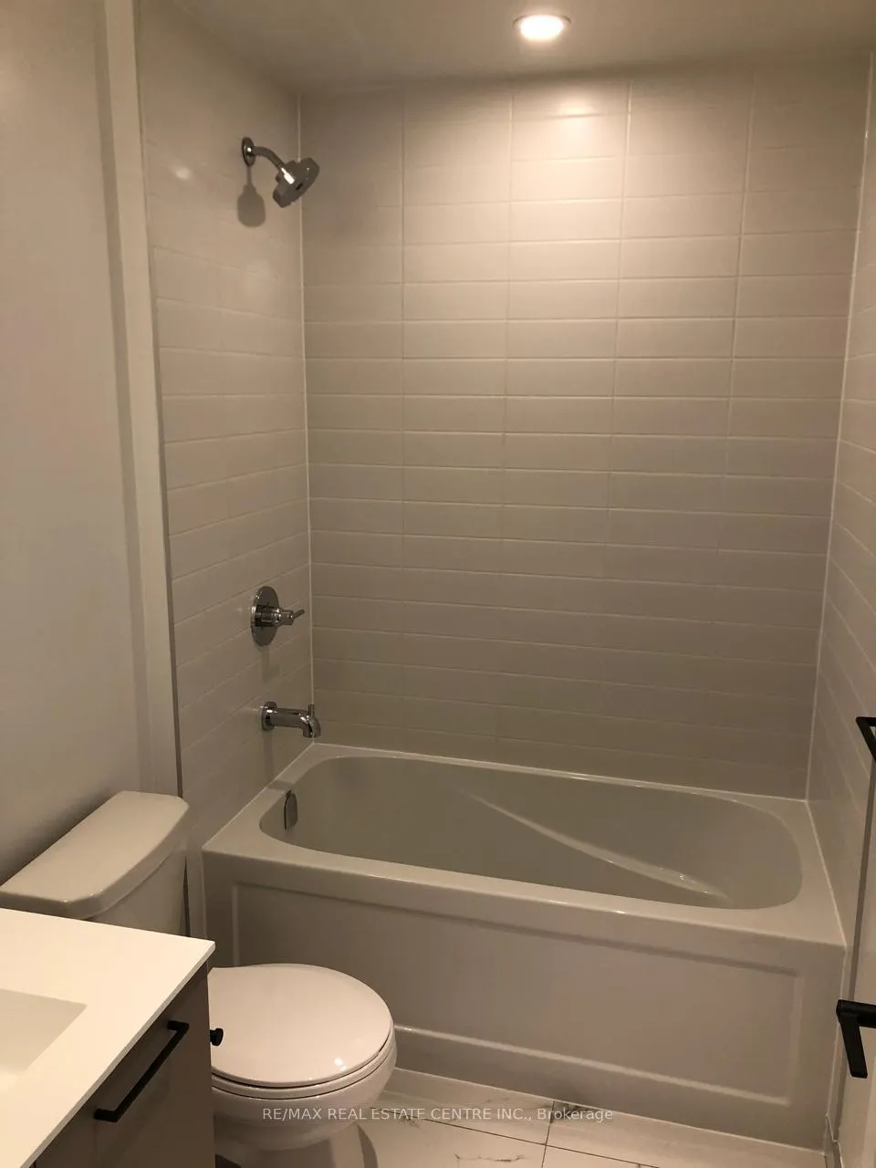 Photo 6 of Unit 501, 10 Lagerfeld Drive, Brampton, Northwest Brampton — HOMEH