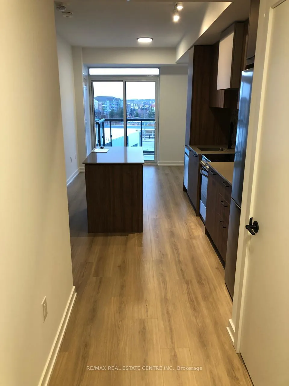 Photo 7 of Unit 501, 10 Lagerfeld Drive, Brampton, Northwest Brampton — HOMEH